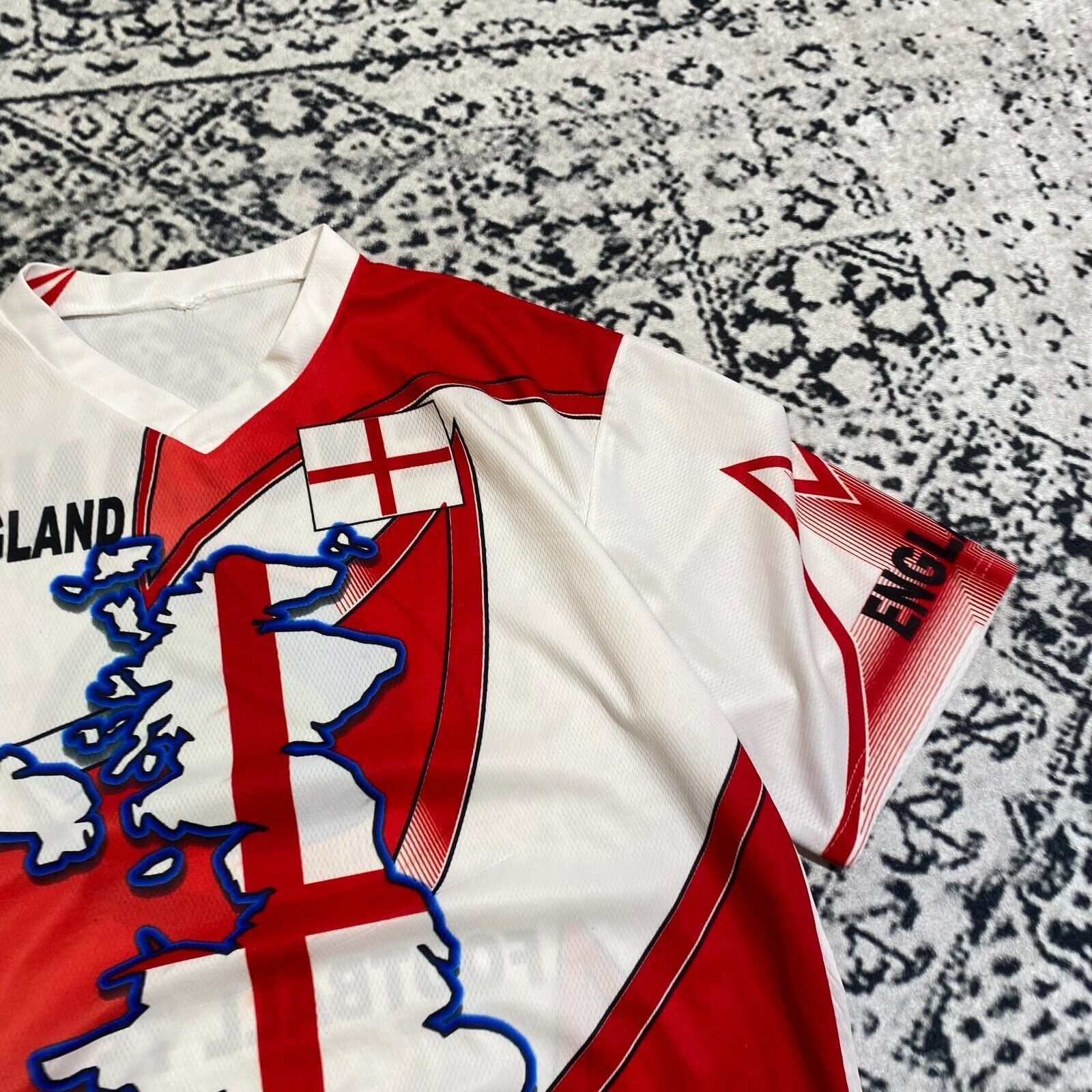 Vintage Vintage White Red Polyester T-Shirt Size XL England Football Size US XL / EU 56 / 4 - 4 Thumbnail