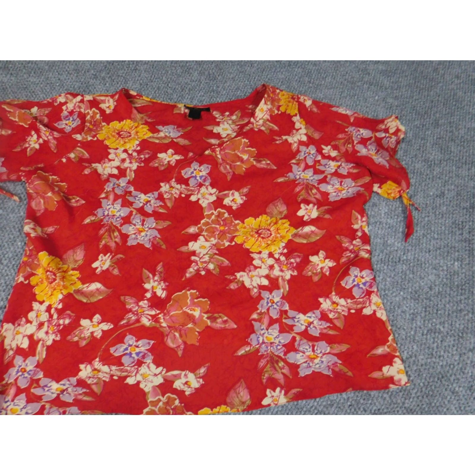 Vintage Ashley Stewart Blouse Womens 18W Plus Red Floral Cap Sleeve Crew Neck Pullover Button Short Sleeve Casual Polyester Rayon Stretch Vintage No Size XXL / US 16-18 / IT 52-54 - 2 Thumbnail