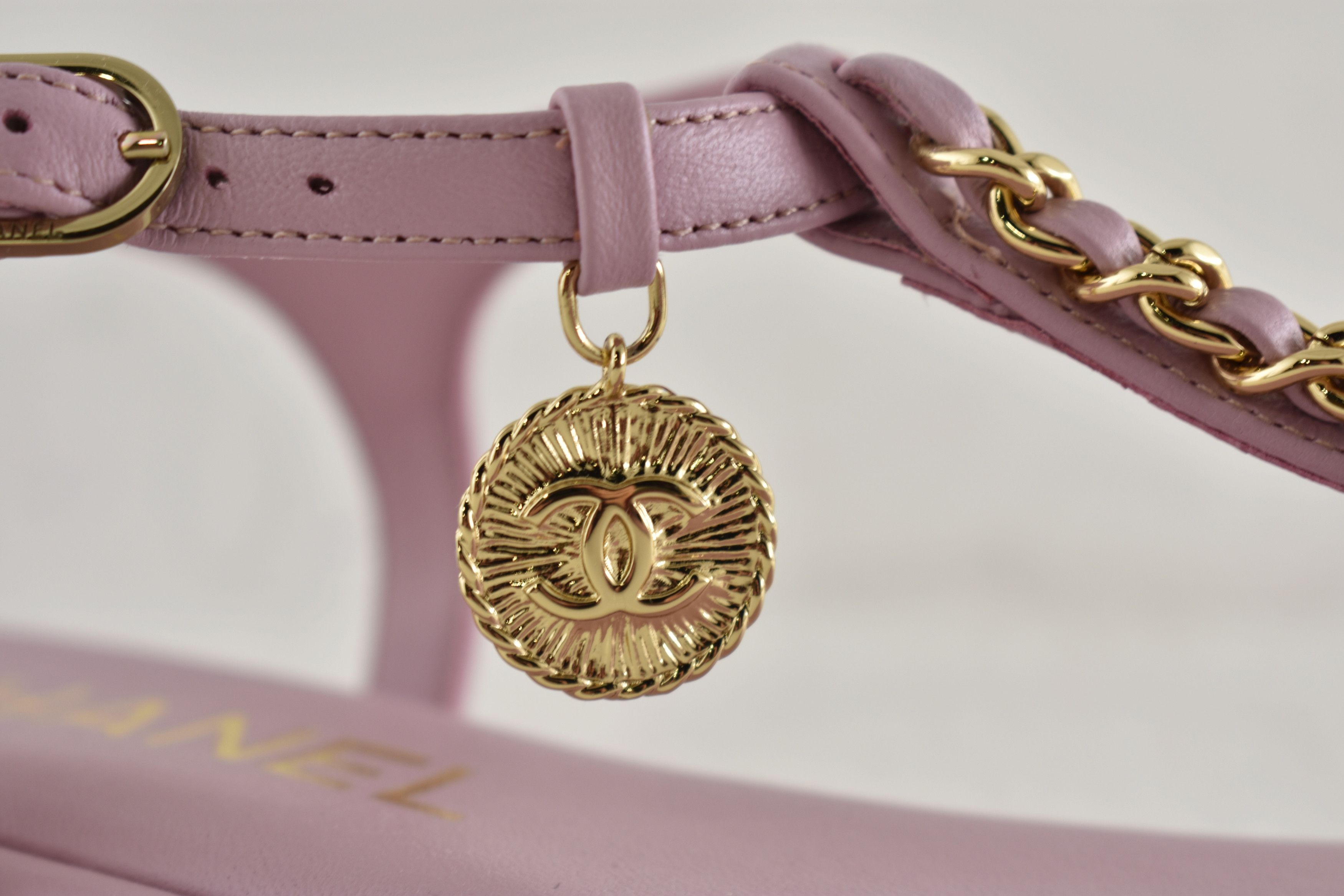 Chanel Chanel 24B Lilac Pink Gold CC Logo Flat Thong Sandal 39.5 Size US 9.5 / IT 39.5 - 8 Thumbnail