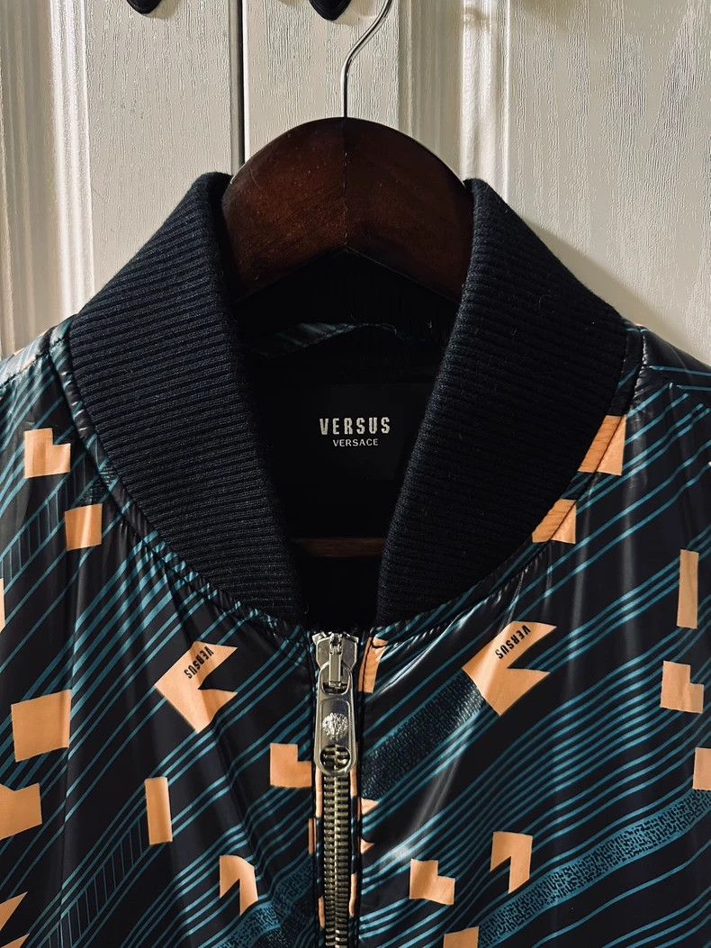 Versace Versace Geometric graphic padded jacket jacket Size US L / EU 52-54 / 3 - 3 Thumbnail