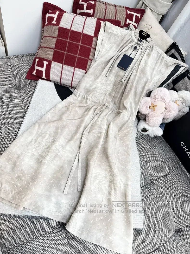 Louis Vuitton Louis Vuitton Beige khaki full presbyopic logo palm leaf s Size XS / US 0-2 / IT 36-38 - 4 Thumbnail