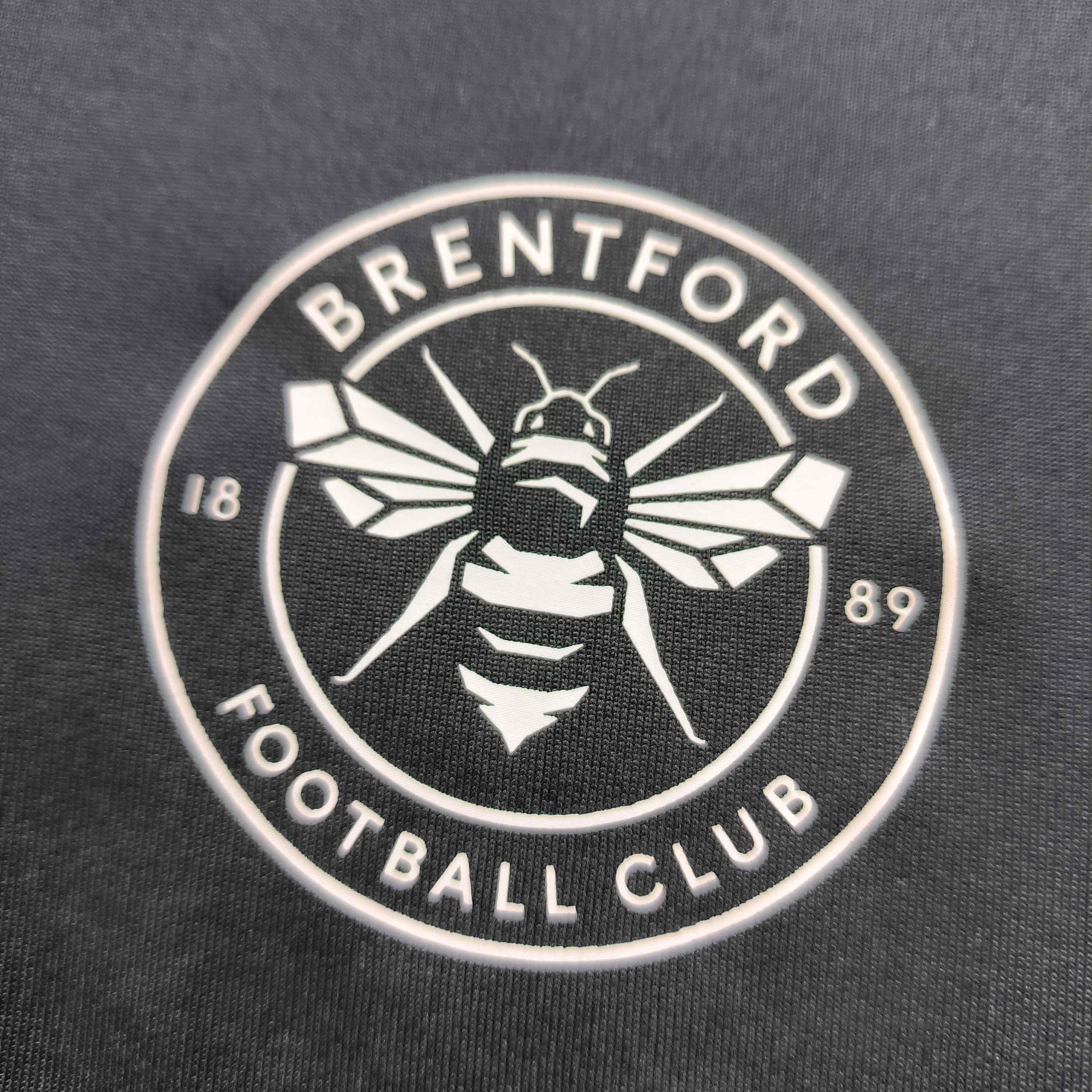 Umbro Brentford Umbro football training top size M Size US M / EU 48-50 / 2 - 3 Thumbnail