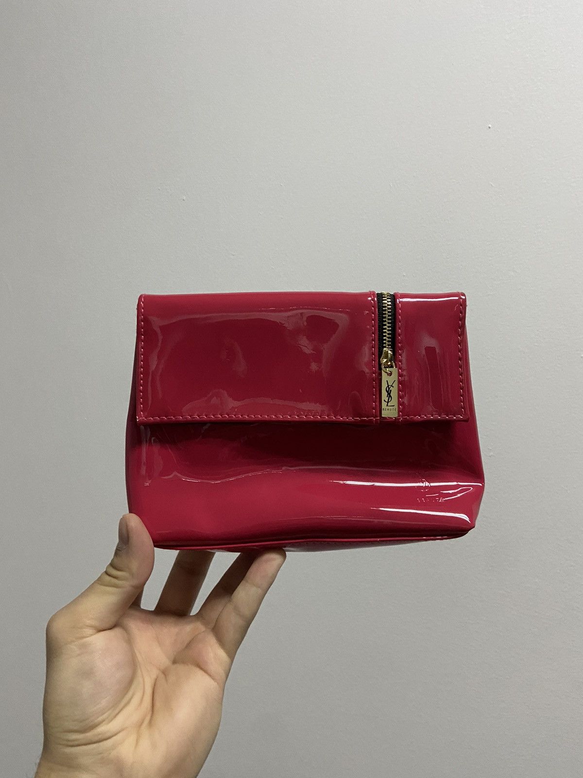 Yves Saint Laurent Yves saint Laurent pouch logo small bag vintage lacquered Size ONE SIZE - 1 Thumbnail