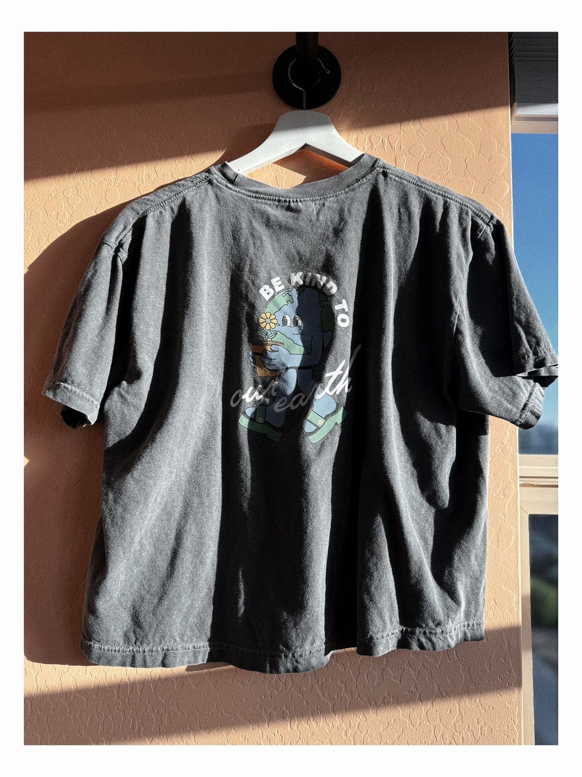 Comfort Colors Comfort Colors “Be Kind to Our Earth” Graphic Tee – Size L Size L / US 10 / IT 46 - 3 Thumbnail