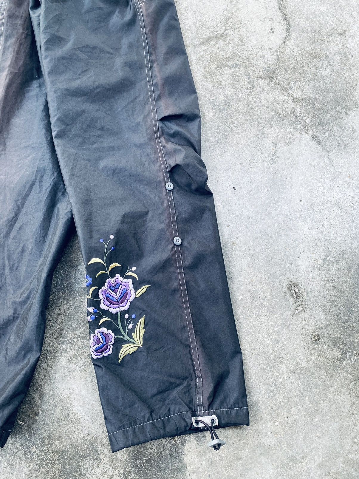 Gap Vintage Gap Embroidery Flower Distressed Pants Size US 28 / EU 44 - 15 Thumbnail