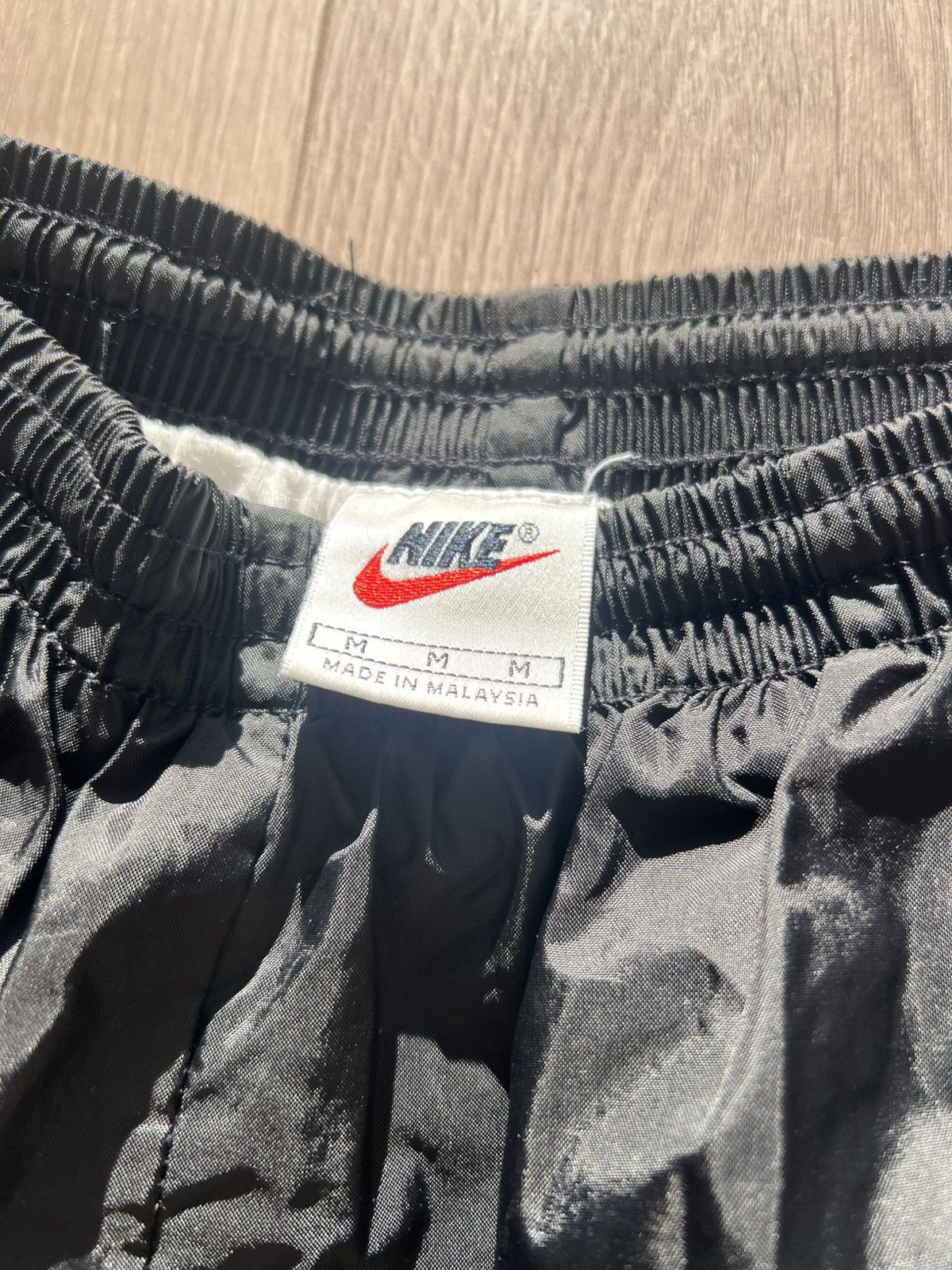 Other Vintage 90s Nike track Pants Tonal Swoosh Black Medium Size US 34 / EU 50 - 2 Thumbnail