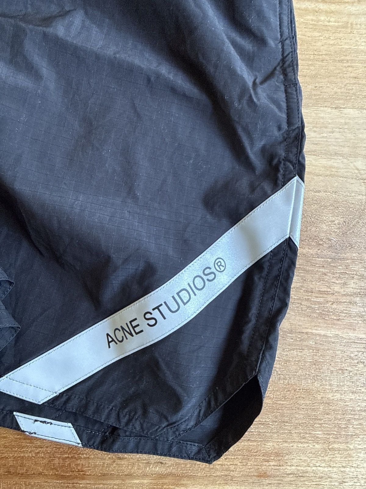 Acne Studios Acne Studios Reflective Logo Swim Shorts Size US 34 / EU 50 - 7 Thumbnail