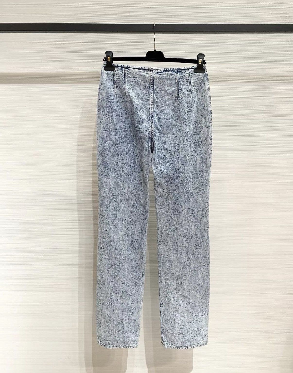 Chanel Chanel 23P Camellia & Logo Print Straight Jeans J33 Size 25" / US 0 / IT 36 - 2 Thumbnail