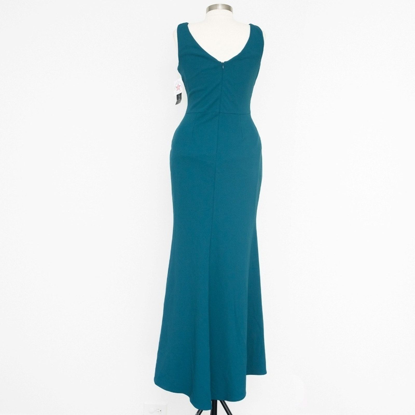 Designer Betsy & Adam. Christine Scuba Crepe Ruffled Bow Gown. Size XL / US 12-14 / IT 48-50 - 2 Thumbnail