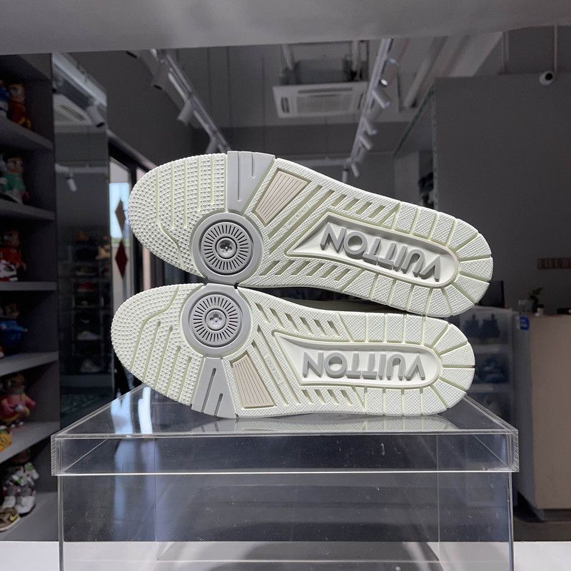Louis Vuitton Louis Vuitton High-Top Basketball Trainers for Men -2508 Size US 8.5 / EU 41-42 - 3 Thumbnail