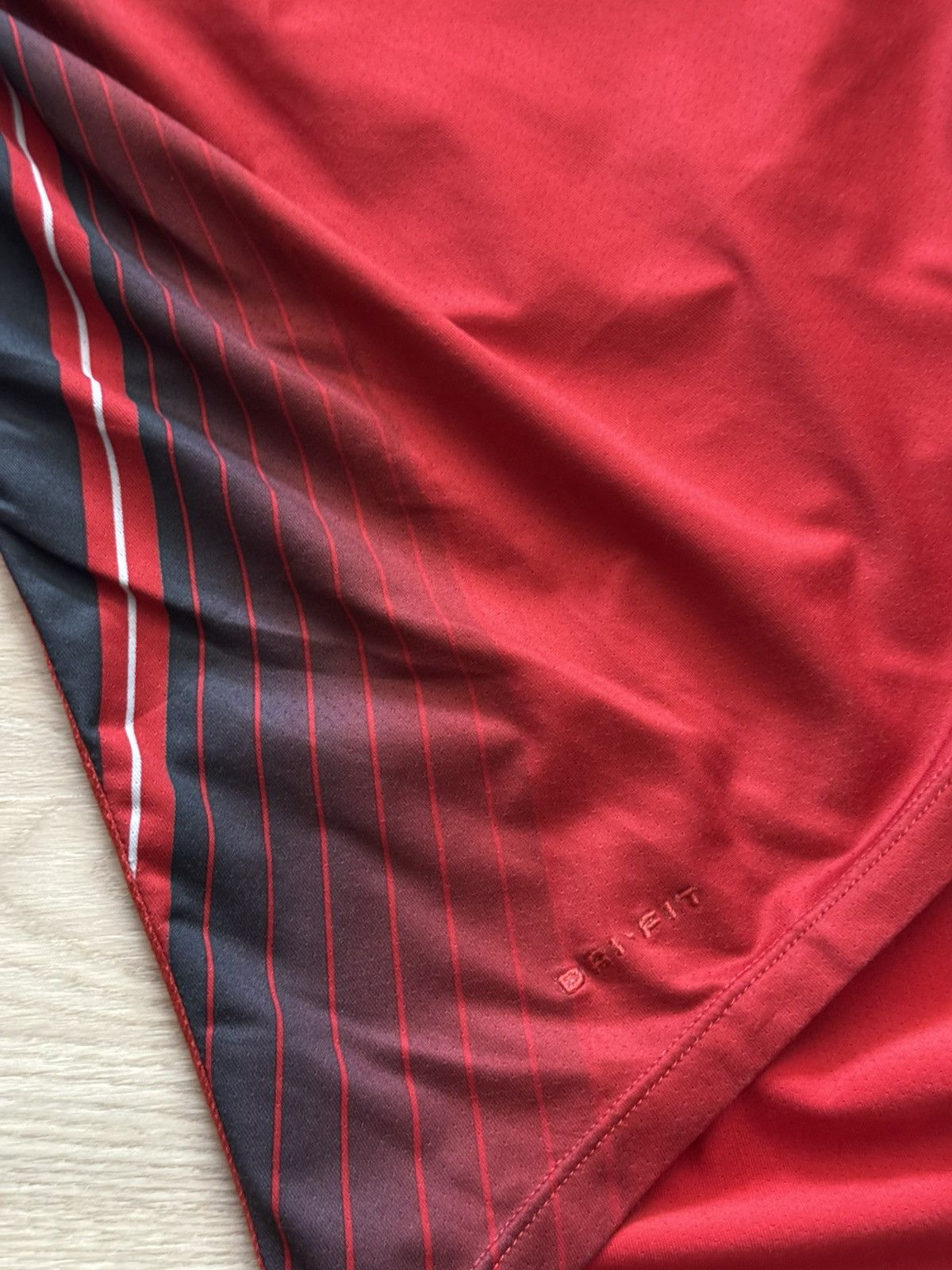 Vintage Vintage 00’s Women’s Nike y2k Japanese Red Shirt Size M / US 6-8 / IT 42-44 - 5 Thumbnail