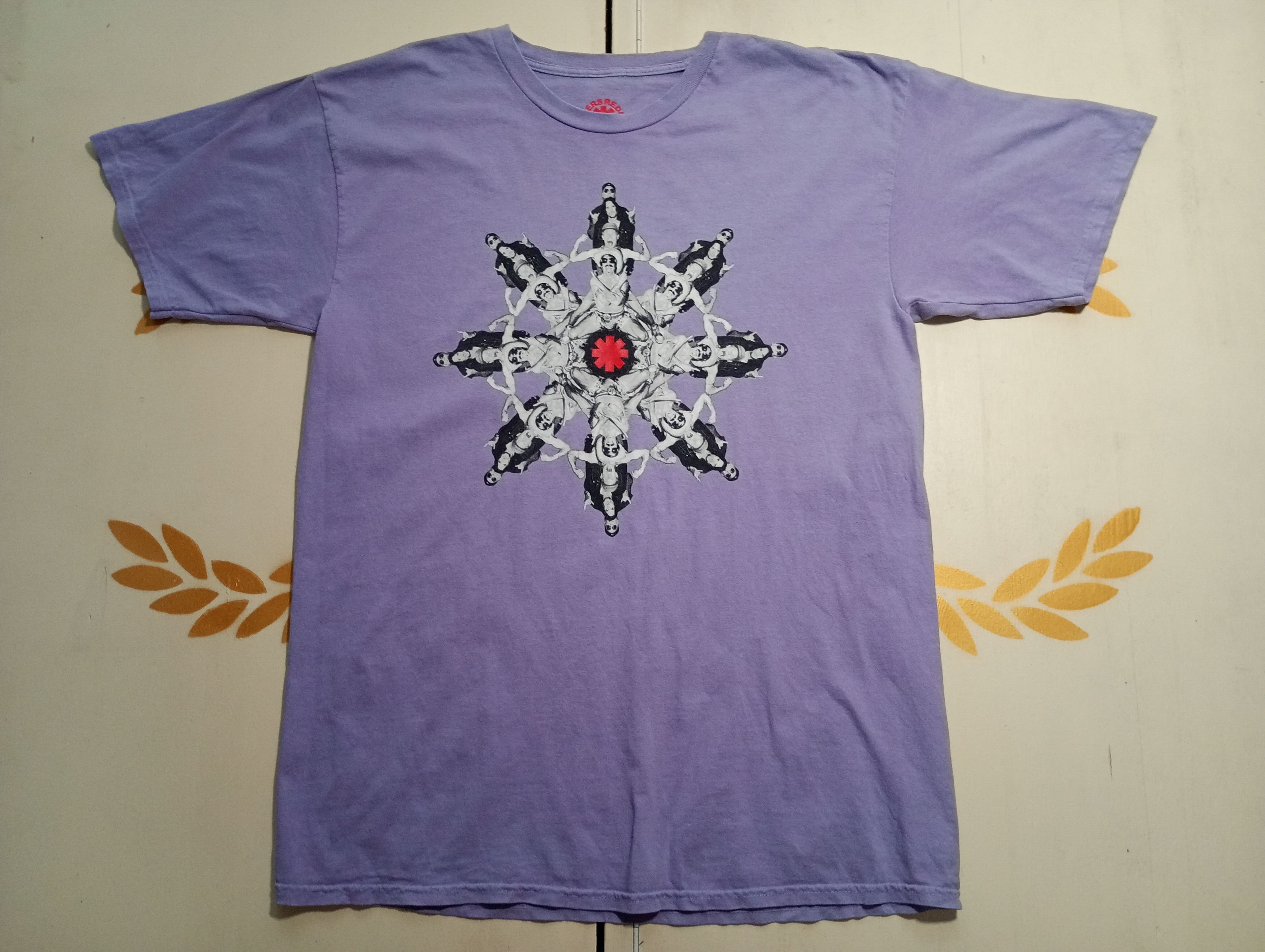Band Tees RHCP Unlimited Love World Tour 2022-2023 T-Shirt Size US L / EU 52-54 / 3 - 1 Thumbnail