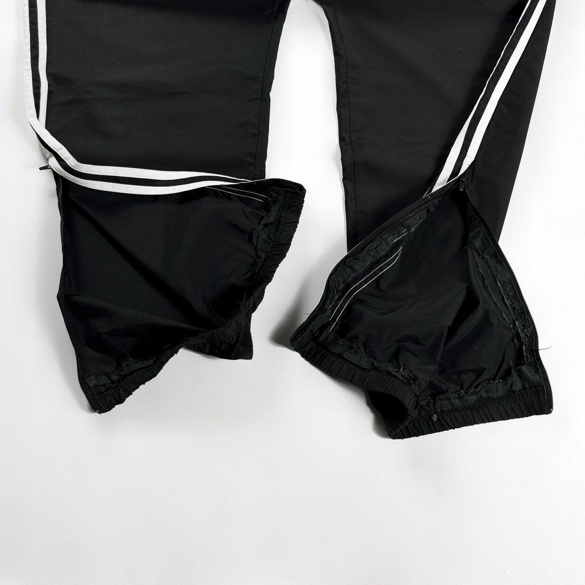 Adidas Adidas Essentials Logo Track Pants Vintage Size US 34 / EU 50 - 4 Thumbnail