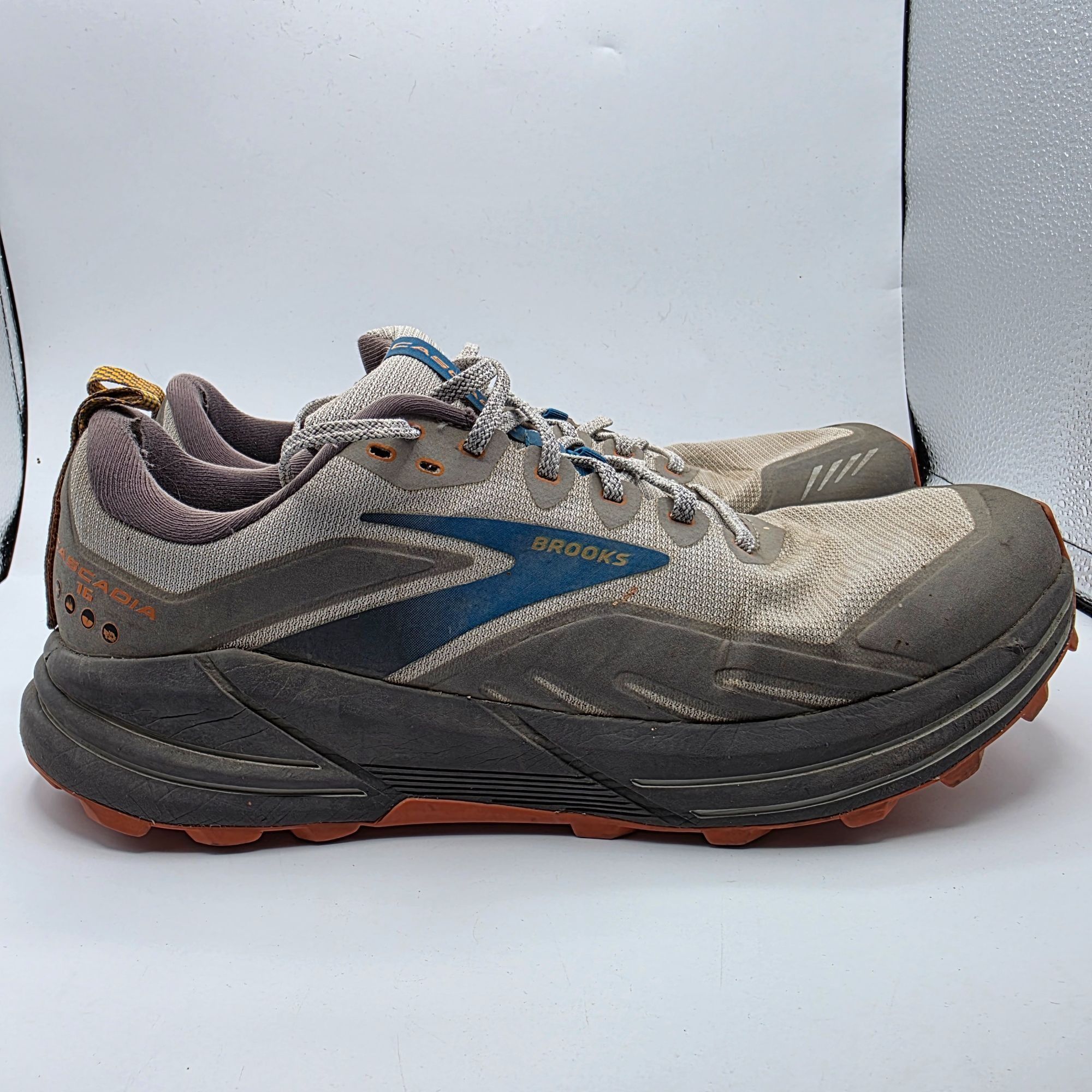 Brooks Brooks Cascadia 16 Mens Size 12 Oyster Mushroom Alloy Orange Size US 12 / EU 45 - 12 Thumbnail