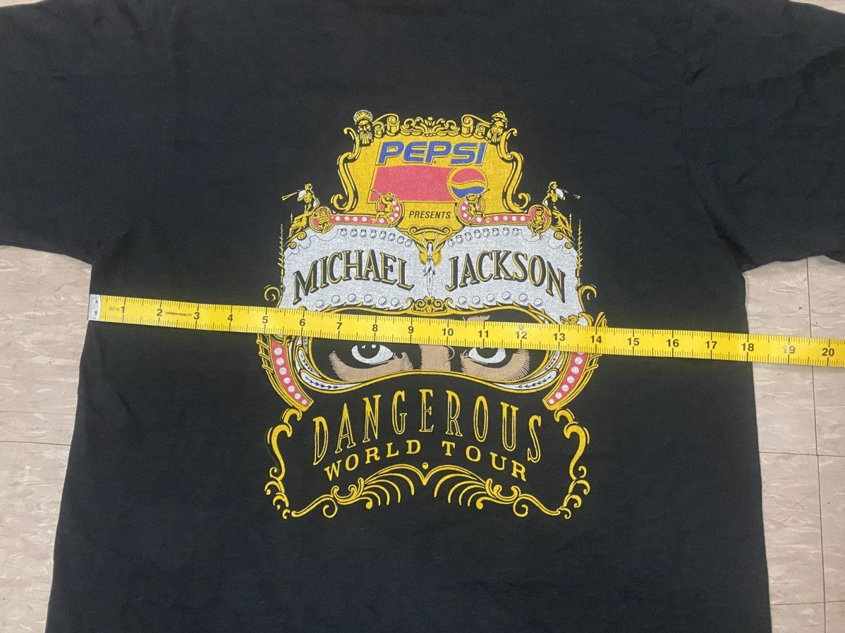 Michael Jackson × Vintage Vintage michael jackson dangerous world tour Size US M / EU 48-50 / 2 - 8 Thumbnail
