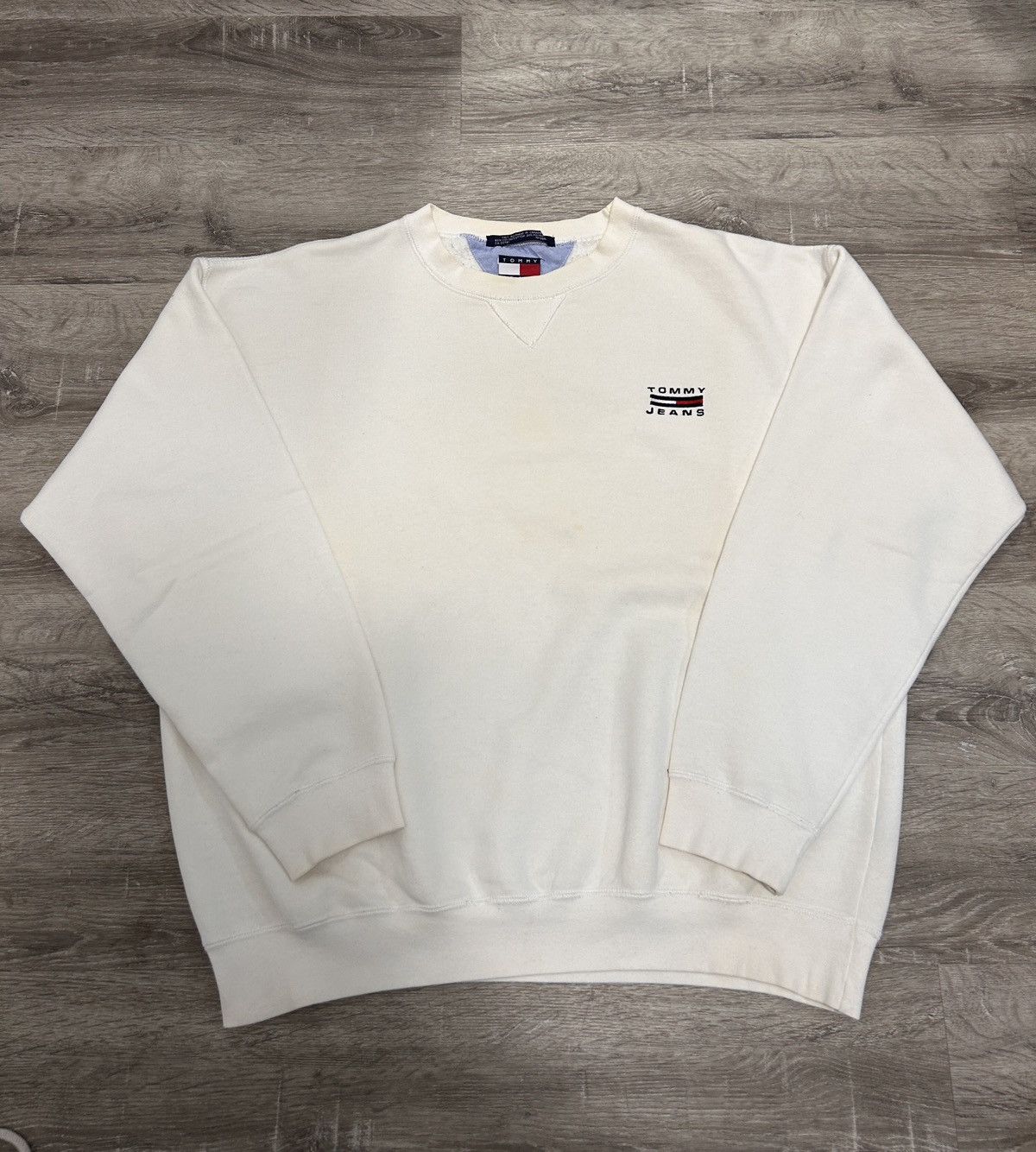 Tommy Hilfiger Y2K Tommy Hilfiger Jeans Tag Embroidered White Crewneck Size US L / EU 52-54 / 3 - 2 Thumbnail