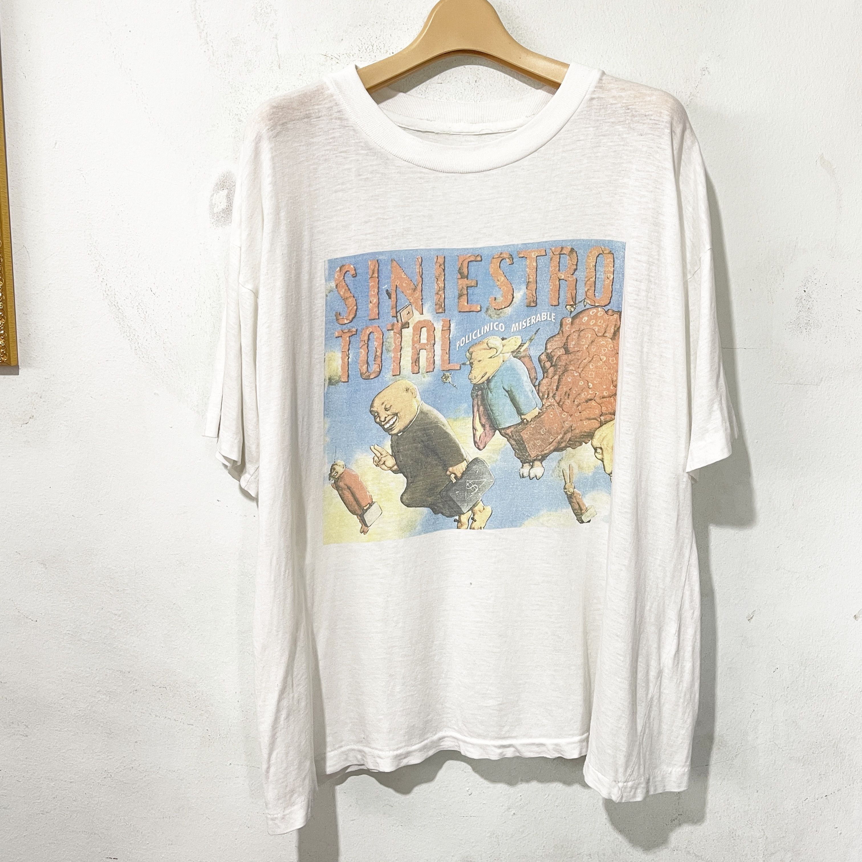 Band Tees Vintage 90s Siniestro Total Policlínico miserable T-Shirt Size US L / EU 52-54 / 3 - 1 Thumbnail