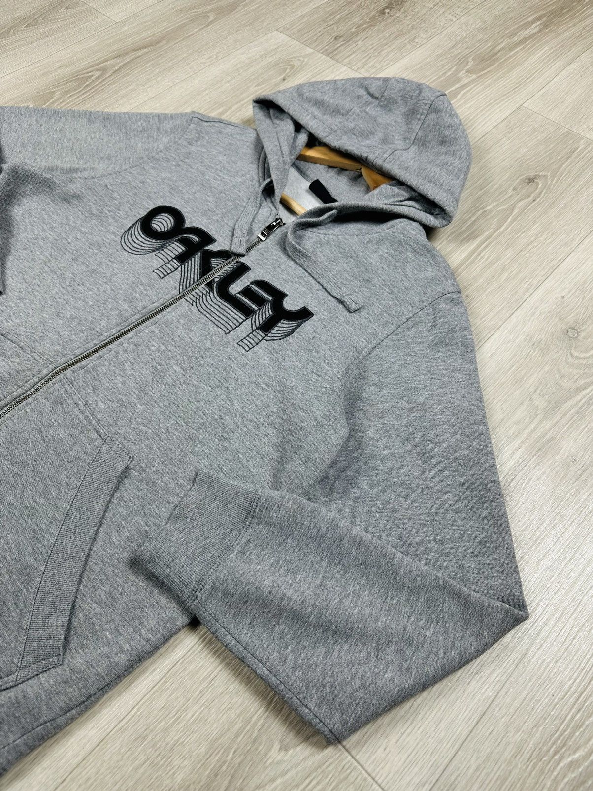 Vintage Vintage Oakley Zip Up Hoodie Big Logo Y2K Rare Size US M / EU 48-50 / 2 - 4 Thumbnail