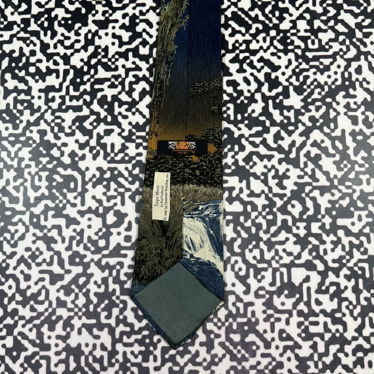 Vintage Vintage 1998 Endangered Species Rod Frederick Tropic Art Tie Size ONE SIZE - 5 Thumbnail