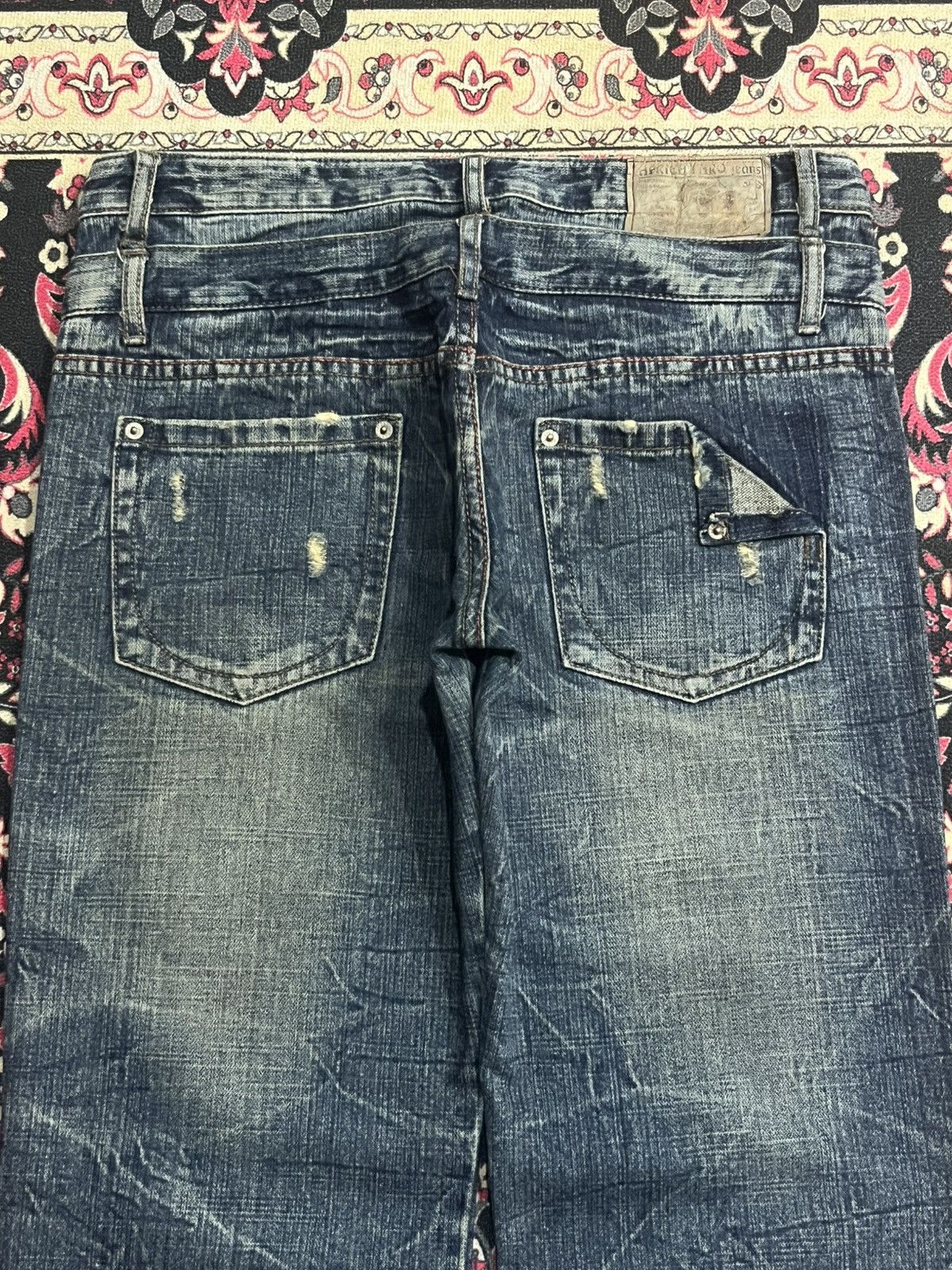 Le Grande Bleu (L.G.B.) Vintage African Taro Shattered Double Waist Distressed Jeans Size US 31 - 7 Thumbnail