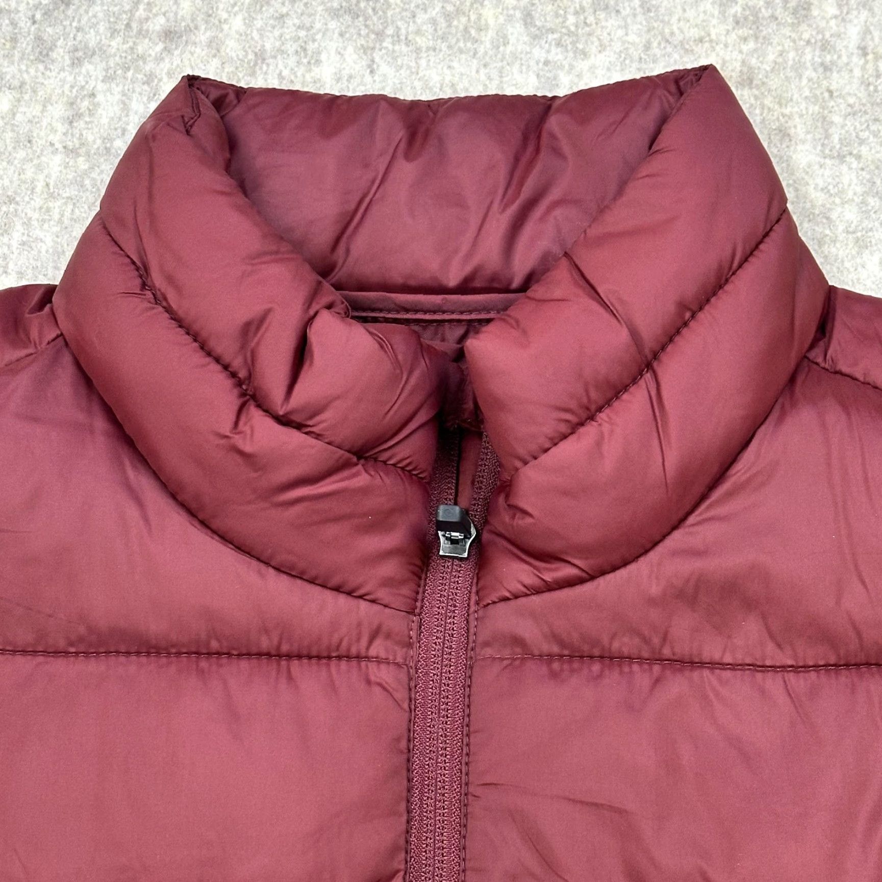 Vintage St. John's Bay Vest Mens XL Burgundy Puffer Quilted Full Zip Lightweight Nylon Size US XL / EU 56 / 4 - 3 Thumbnail