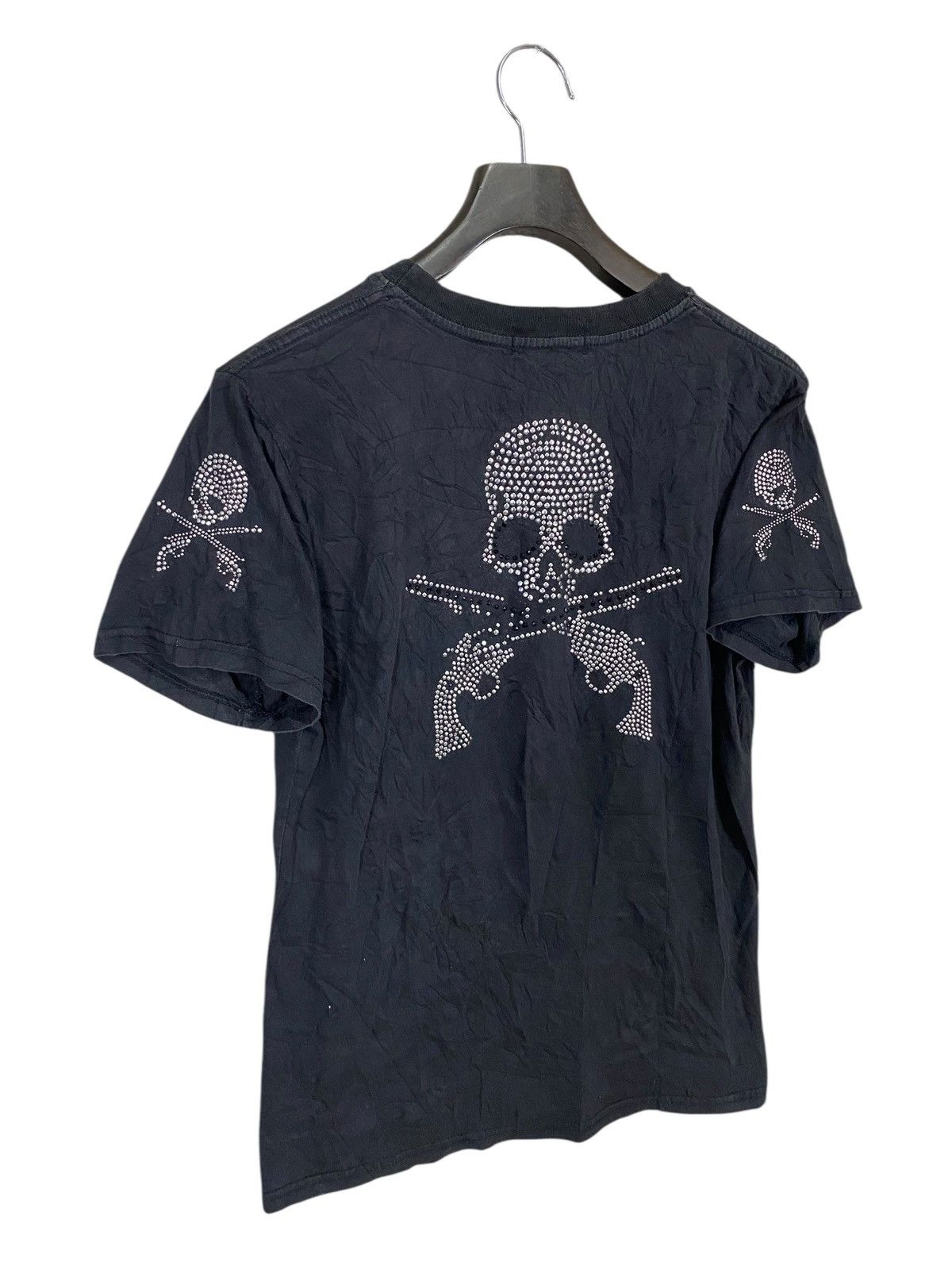 Mastermind Japan Mastermind japan tshirt back hit skull and pistol very rare Size US M / EU 48-50 / 2 - 2 Thumbnail