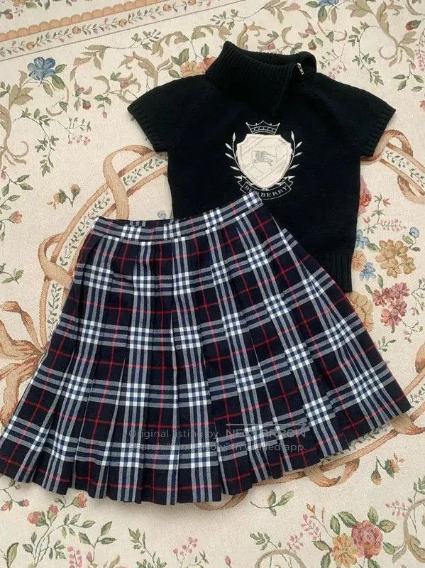 Other Burberry Pleated Black Wool Mini Skirt for Women. Size 23" - 3 Thumbnail