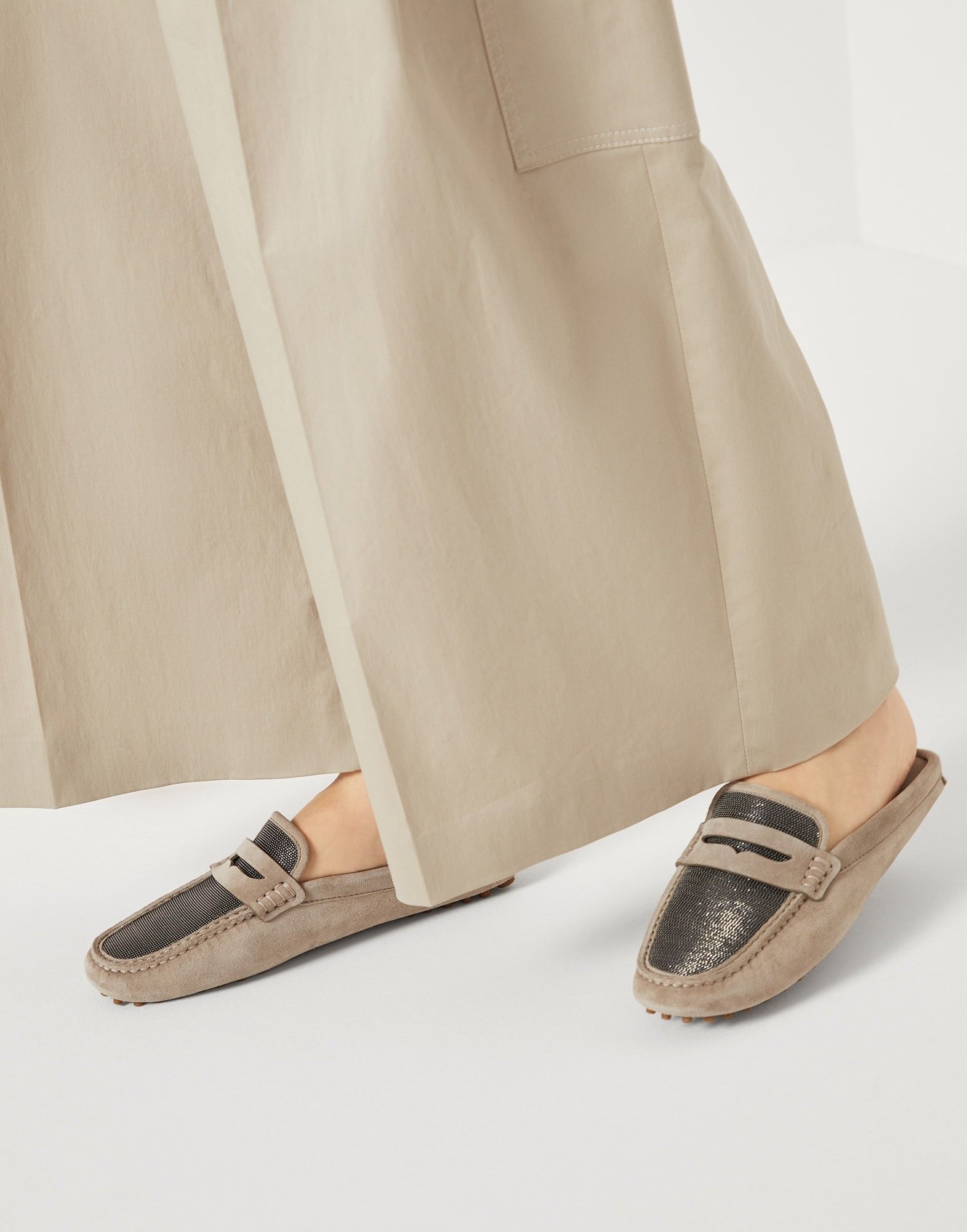 Brunello Cucinelli o1la1rc1a0326 Precious Driving Mules in Suede in Beige Size US 9 / IT 39 - 2 Thumbnail