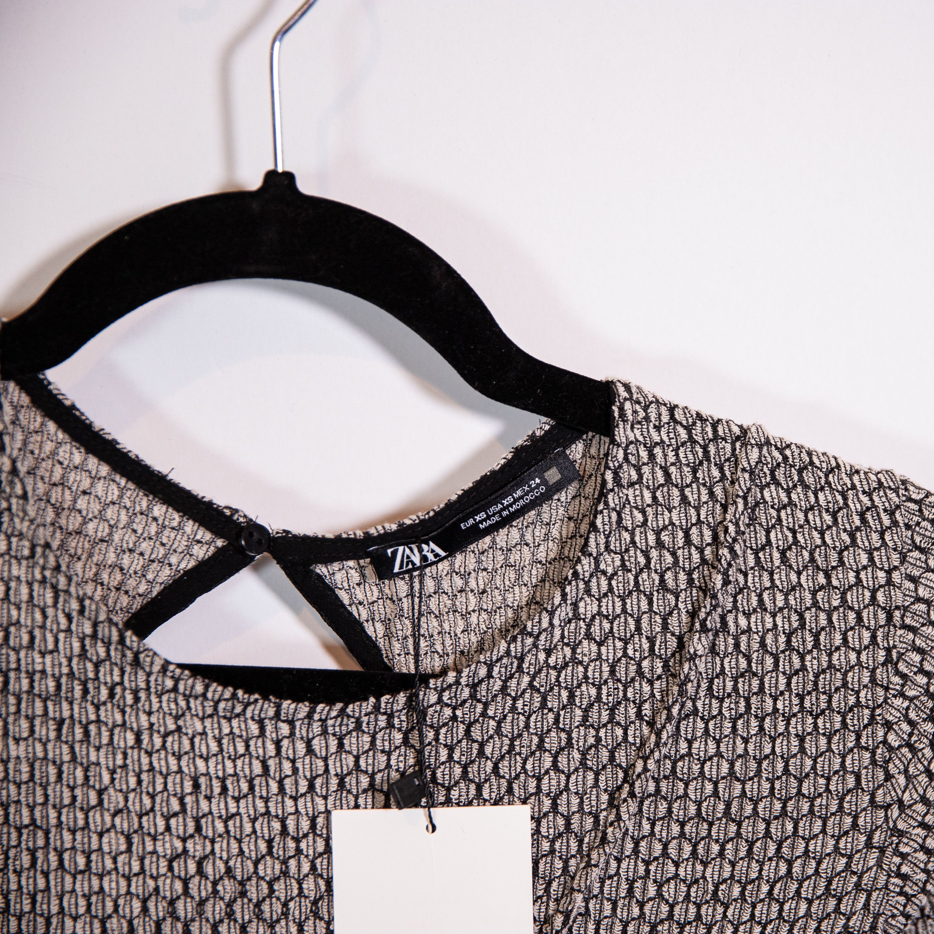 Zara NEW Zara Crochet Knit Assymetrical Seams Size XS / US 0-2 / IT 36-38 - 2 Thumbnail