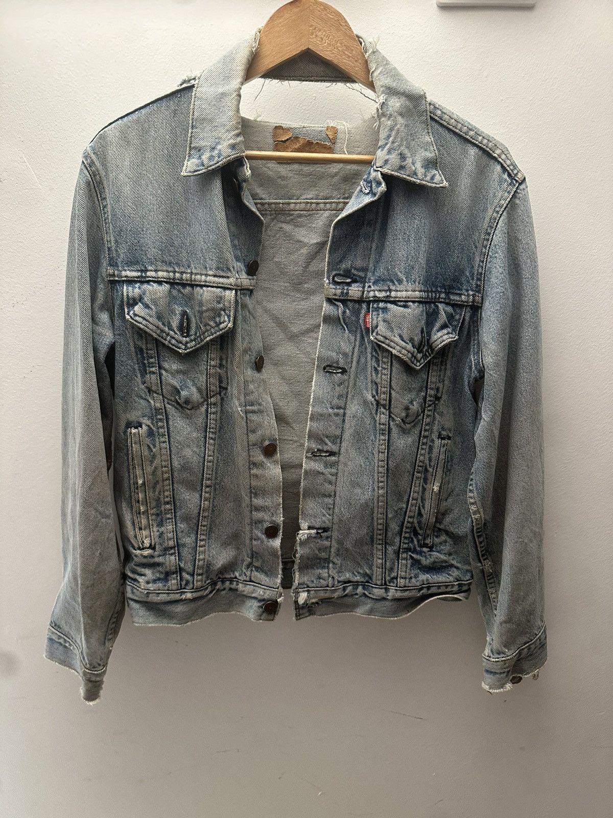 Levi's Vintage Levi’s Thrashed Denim Jacket (size S-M) Size US S / EU 44-46 / 1 - 1 Thumbnail