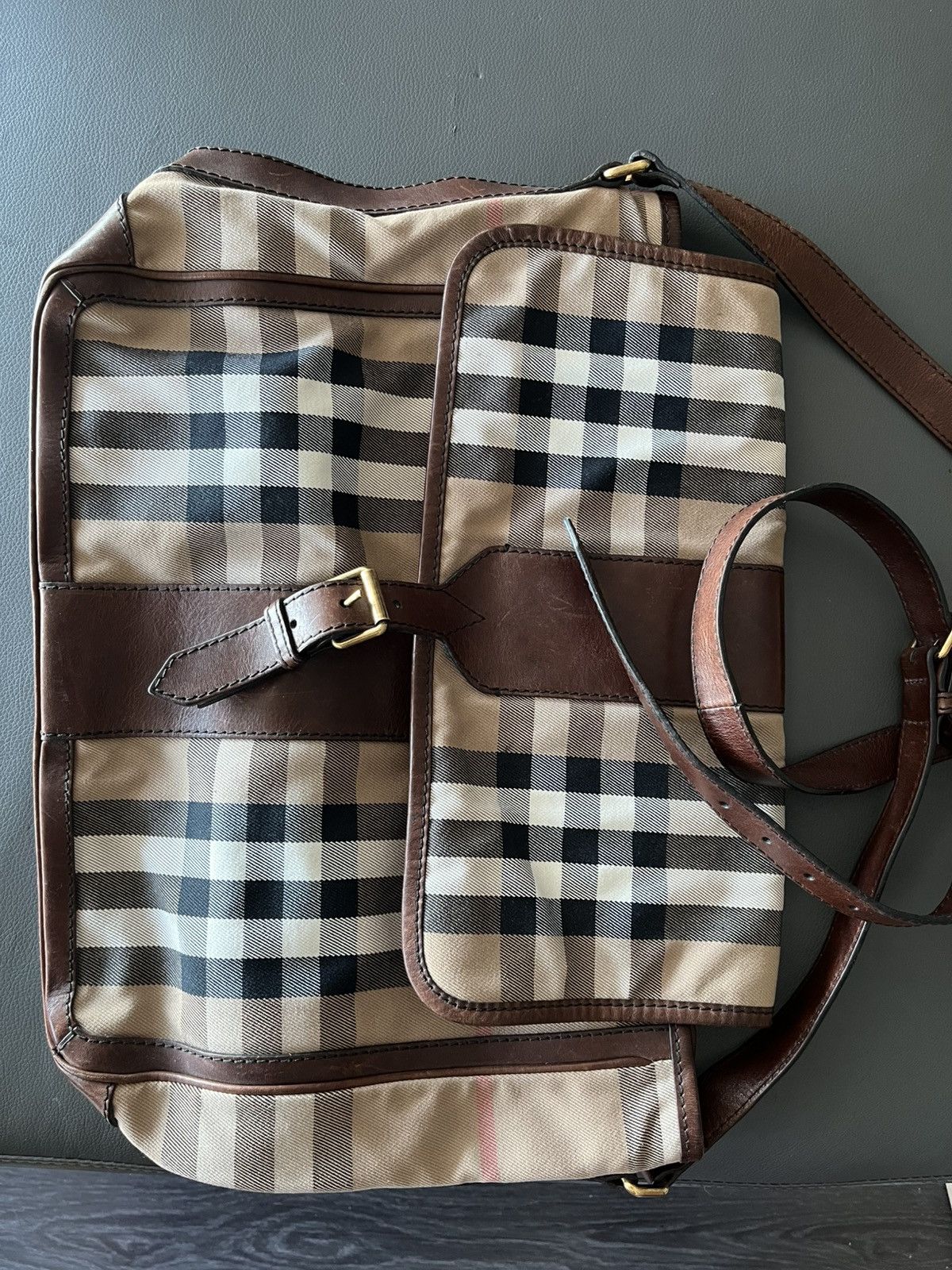 Burberry BBR $3k Rare Vintage Classic Logo Messenger Crossbody Bag Size ONE SIZE - 3 Thumbnail