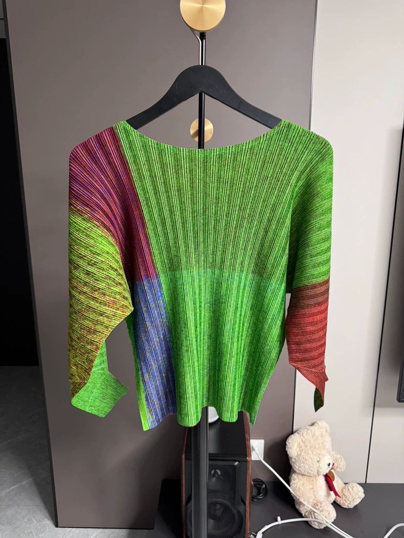 Issey Miyake Issey Miyake size:3 Red and green long-sleeved top Size XS / US 0-2 / IT 36-38 - 2 Thumbnail