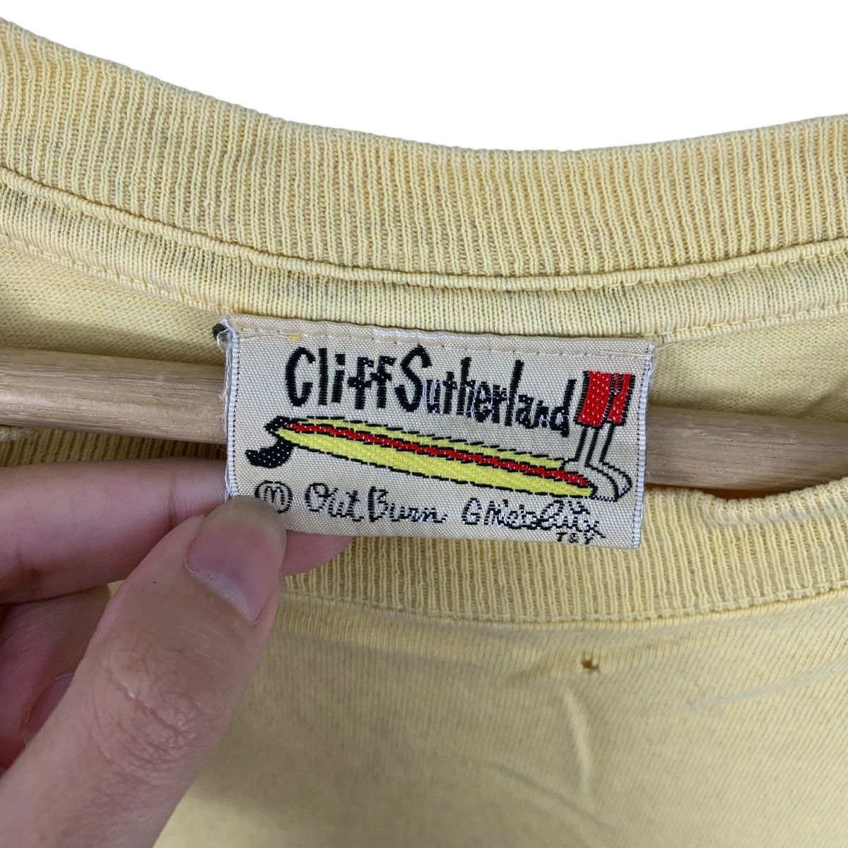 Vintage Vintage CLIFF SUTHERLAND SURF Caravan Camping Tee Shirt Size US M / EU 48-50 / 2 - 6 Thumbnail