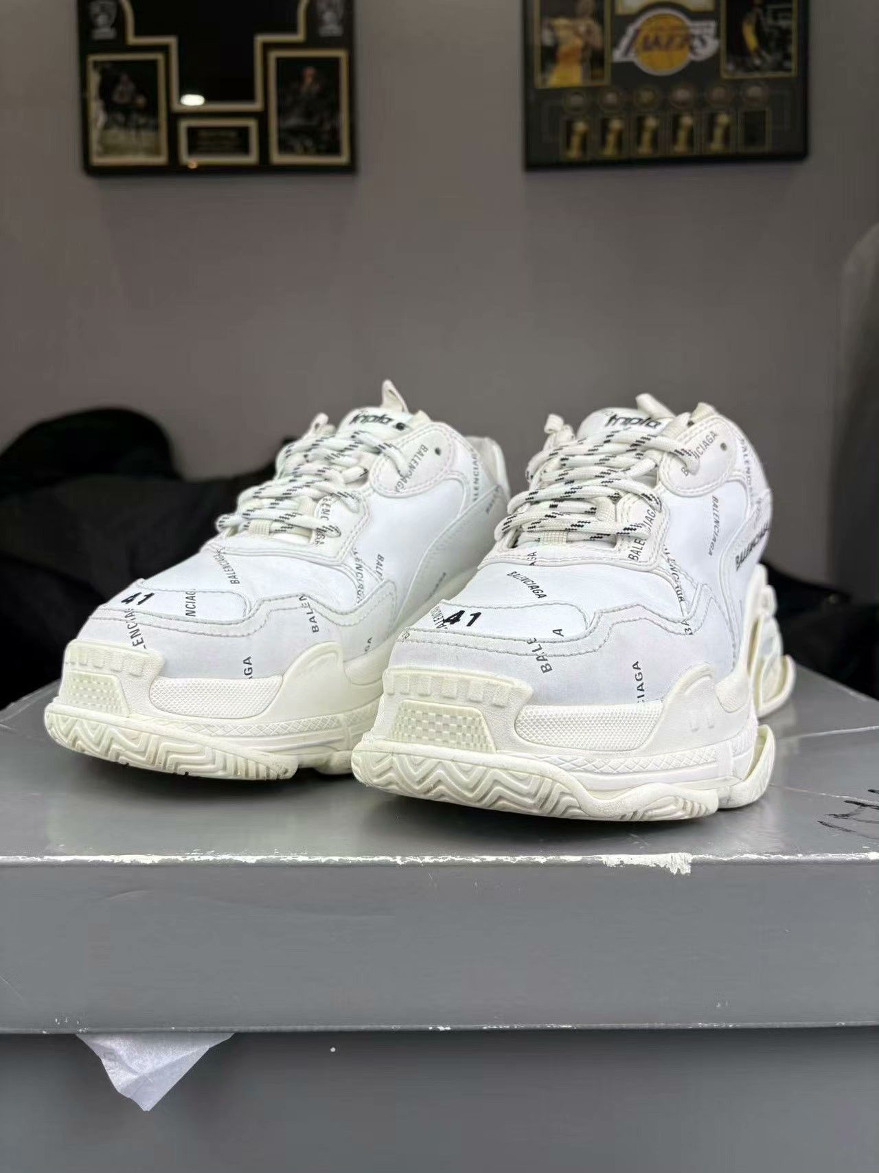 Balenciaga Balenciaga White Lowtop Sneakers 8.5 Men Size US 8.5 / EU 41-42 - 1 Thumbnail