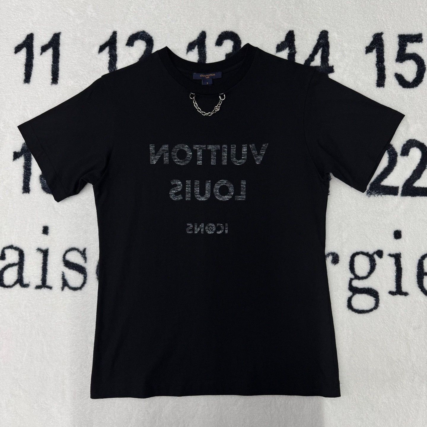 Louis Vuitton Louis Vuitton Metallic Printed Black T-Shirt S Women Size S / US 4 / IT 40 - 1 Thumbnail
