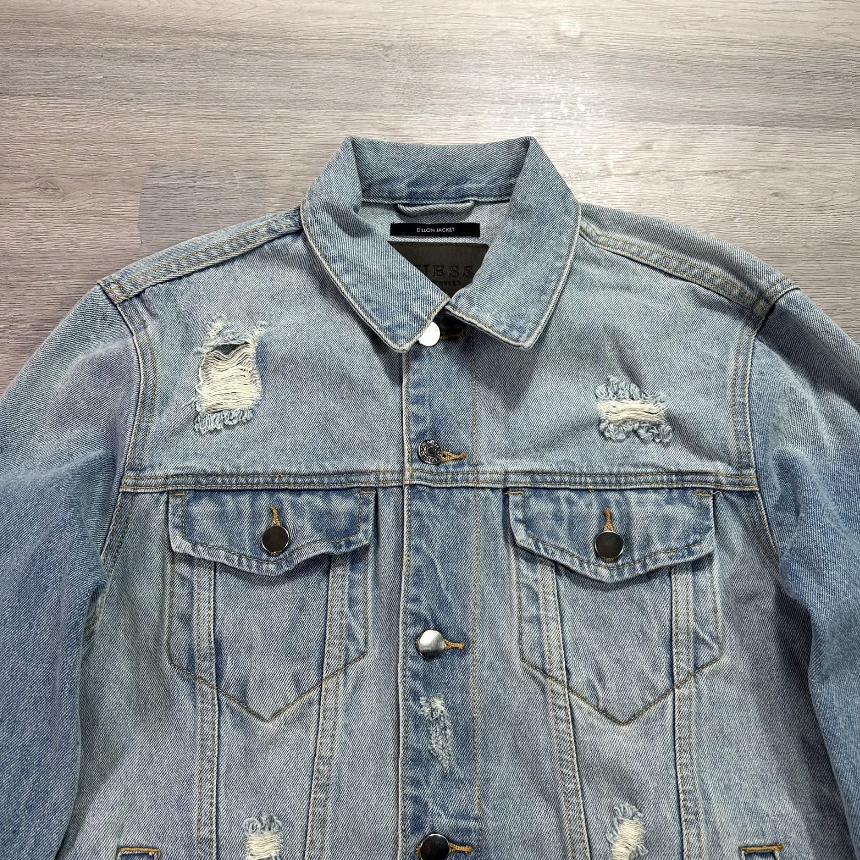Guess Guess Dillon Denim Jacket Mens Medium Blue Distressed Button Logo Jean Size US 31 - 4 Thumbnail