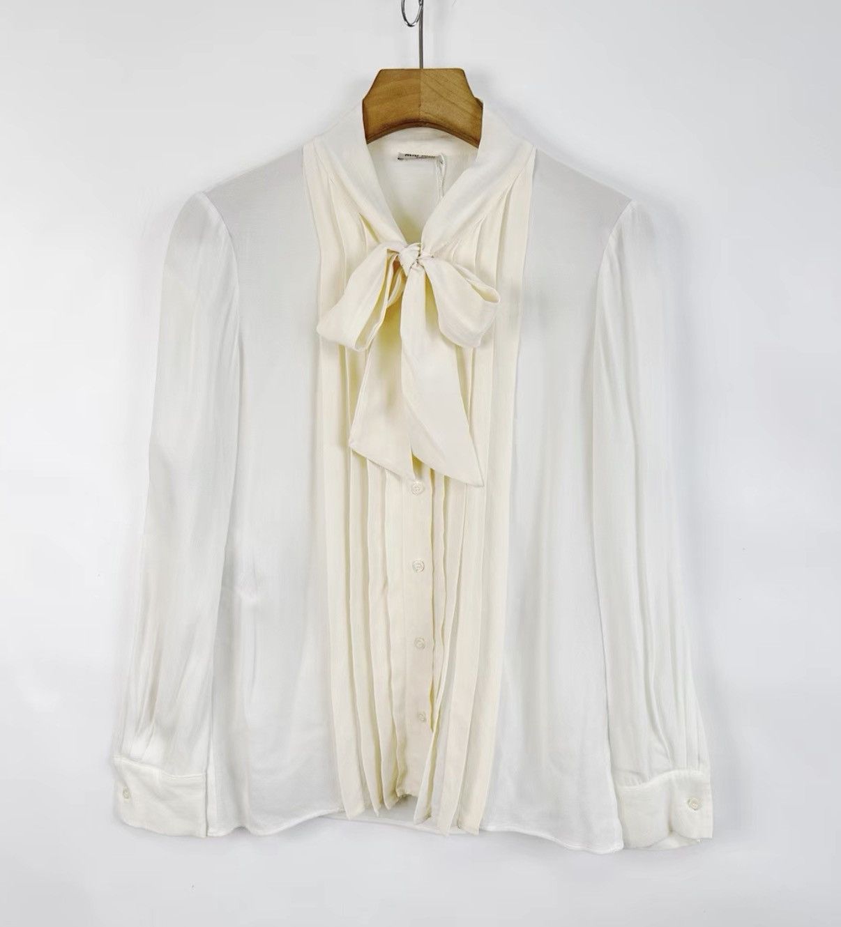Miu Miu Miu Miu ivory silk palace-style bow tie shirt K12 Size XS / US 0-2 / IT 36-38 - 1 Thumbnail