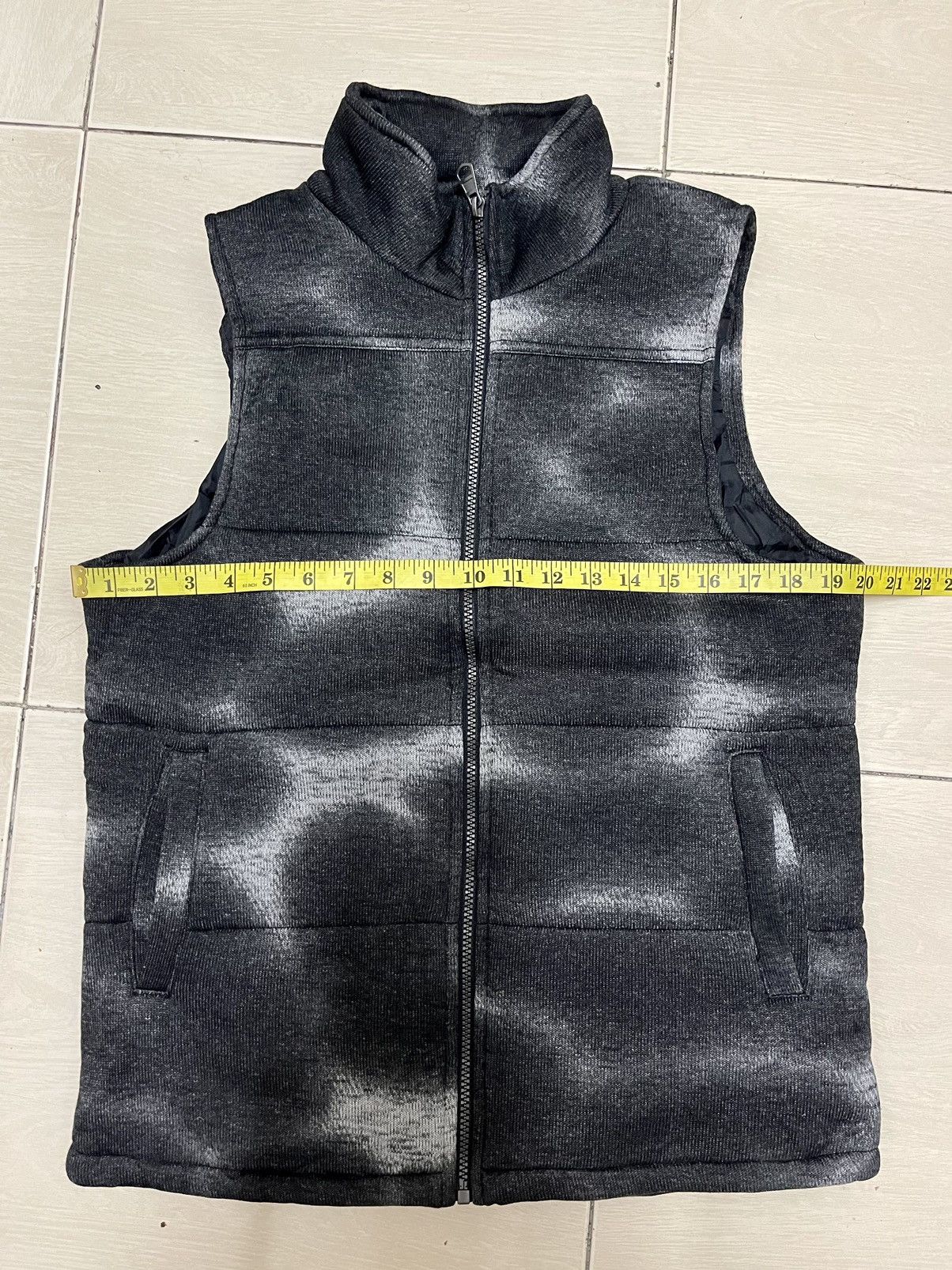 In The Attic × Japanese Brand 🔥🔥 rare In the attic sleveless down jacket Vest Size US L / EU 52-54 / 3 - 7 Thumbnail