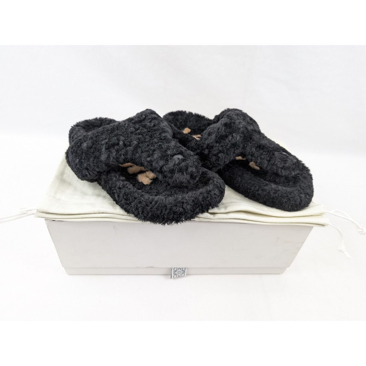 Loewe o1rshd1 Furry Sandals in Black Size US 6 / IT 36 - 19 Thumbnail