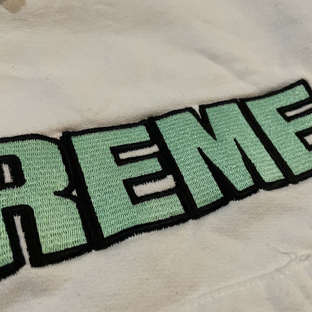 Supreme Supreme 2019 Embroidered Logo Hooded Sweatshirt Size L White Size US L / EU 52-54 / 3 - 7 Thumbnail