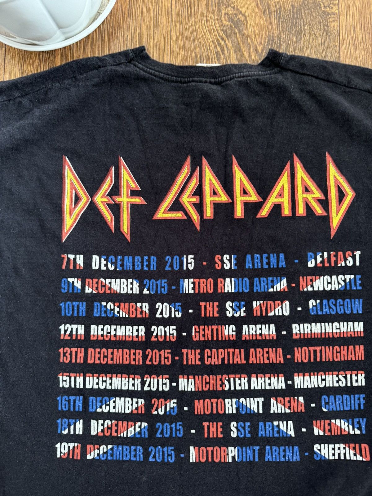 Def Leppard Def Leppard Fruit of the Loom Tour 2015 vintage t shirt tee Size US XL / EU 56 / 4 - 6 Thumbnail
