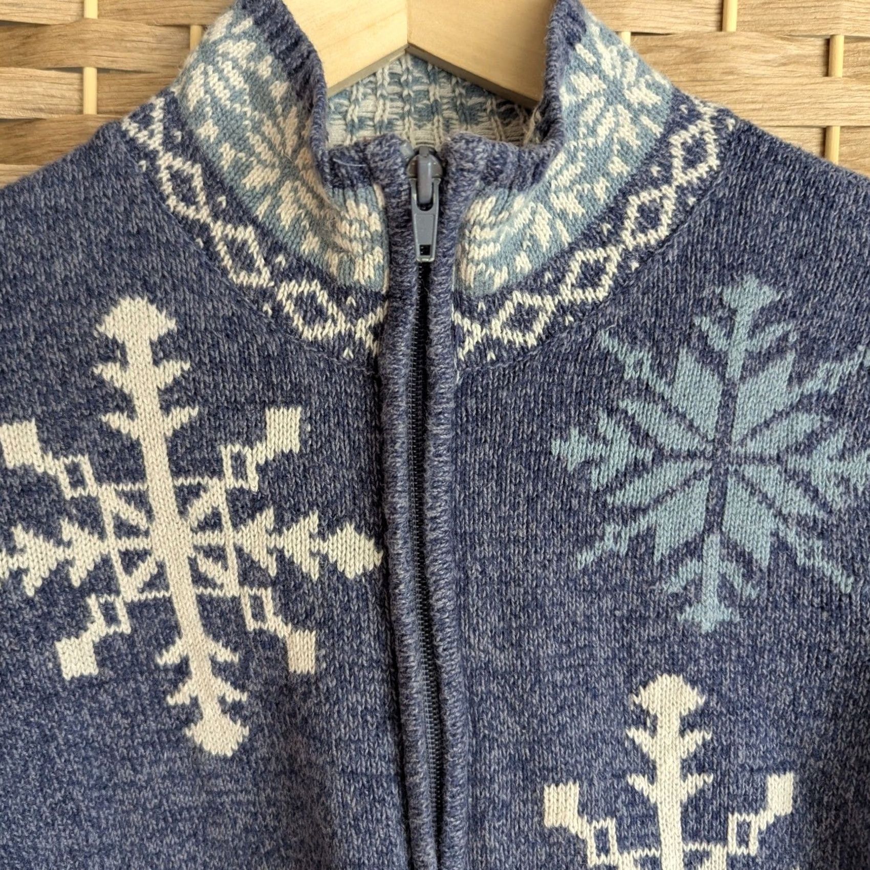 Vintage VINTAGE Christopher & Banks Cardigan Shirt Women S Blue Fair Isle Snowflake Zip Front Mock Neck Winter Fall Size S / US 4 / IT 40 - 2 Thumbnail