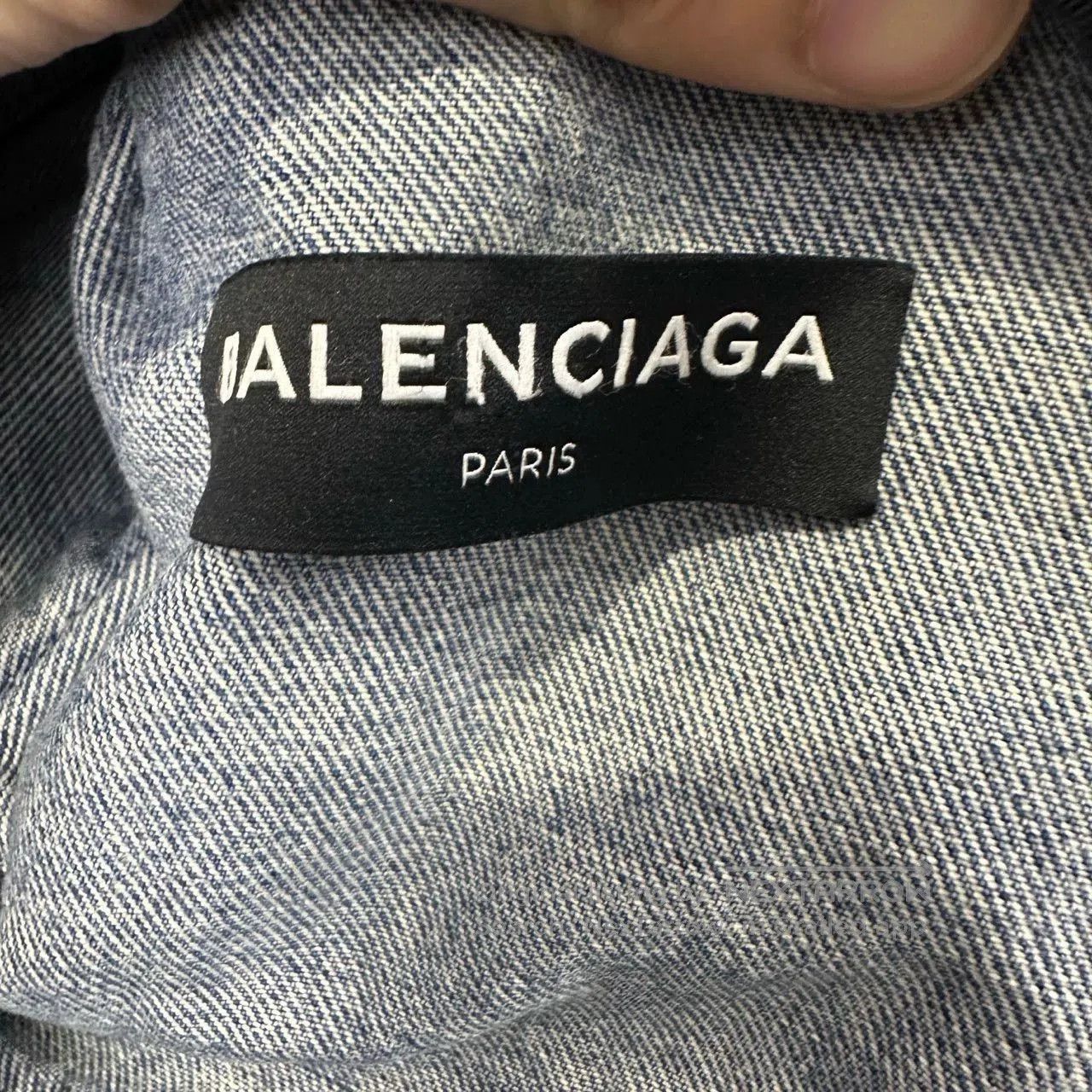 Balenciaga balenciaga embroidered blue denim jacket size 48. Size US L / EU 52-54 / 3 - 3 Thumbnail