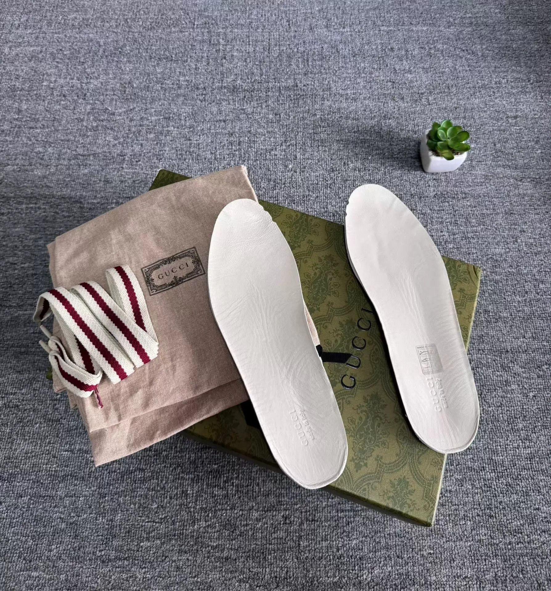 Gucci Gucci shoe 40.5 like new original box no side tag full tread Size US 7.5 / EU 40-41 - 9 Thumbnail
