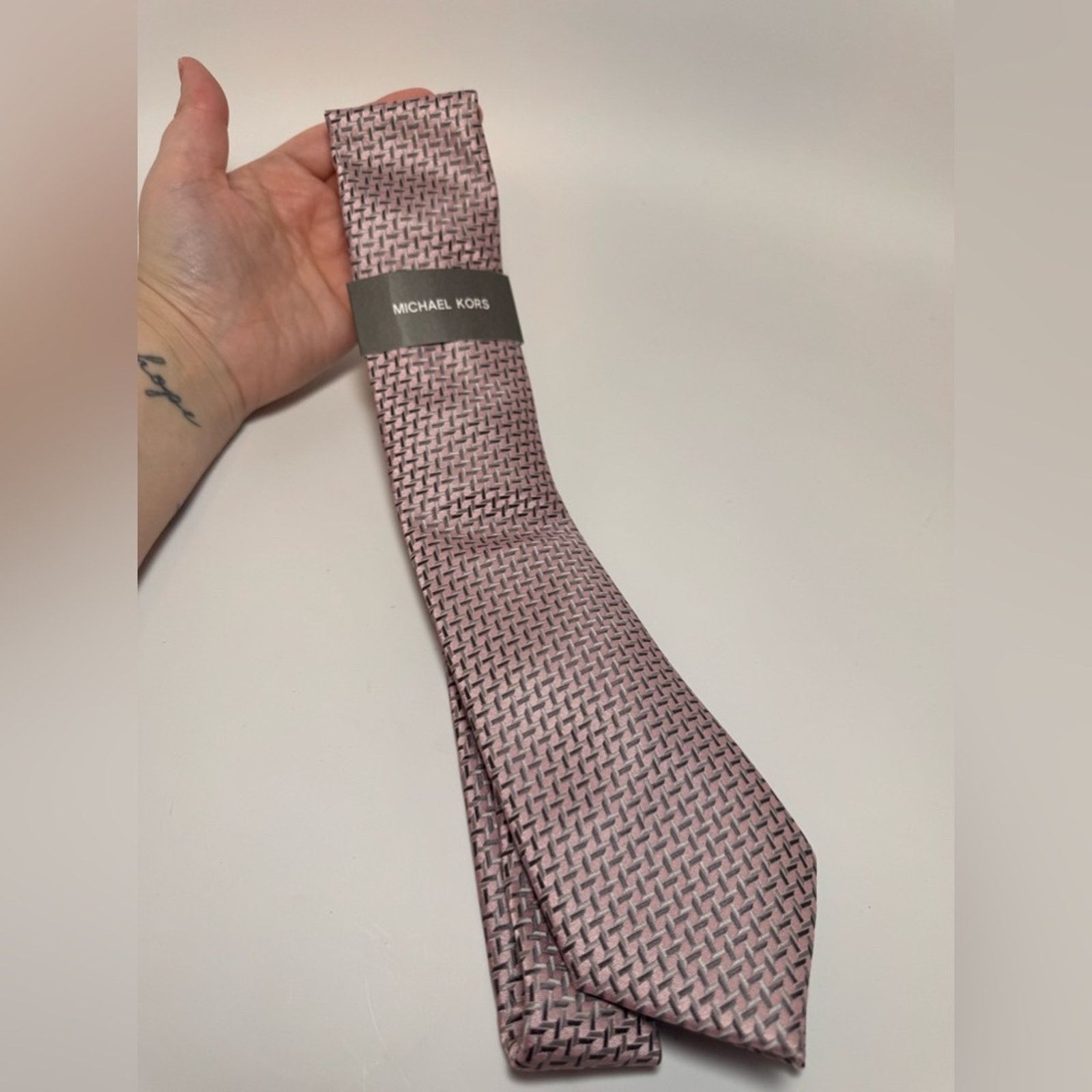 Michael Kors Michael Kors Pink & Grey Tie Designer Men’s Accessory Size ONE SIZE - 3 Thumbnail