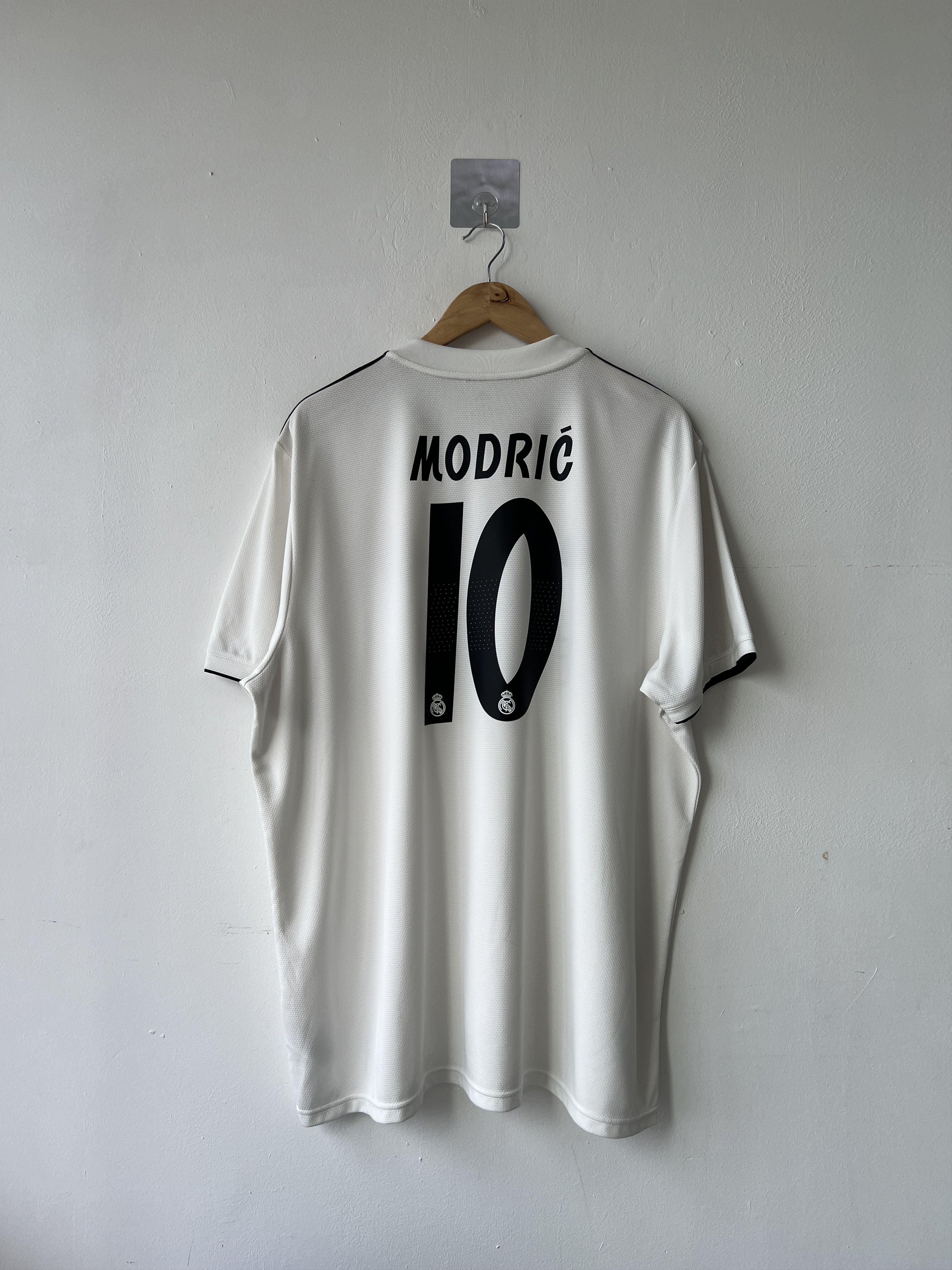 Adidas (XXL) Real Madrid 2018-19 Home Kit Modric #10 Size US XXL / EU 58 / 5 - 1 Thumbnail