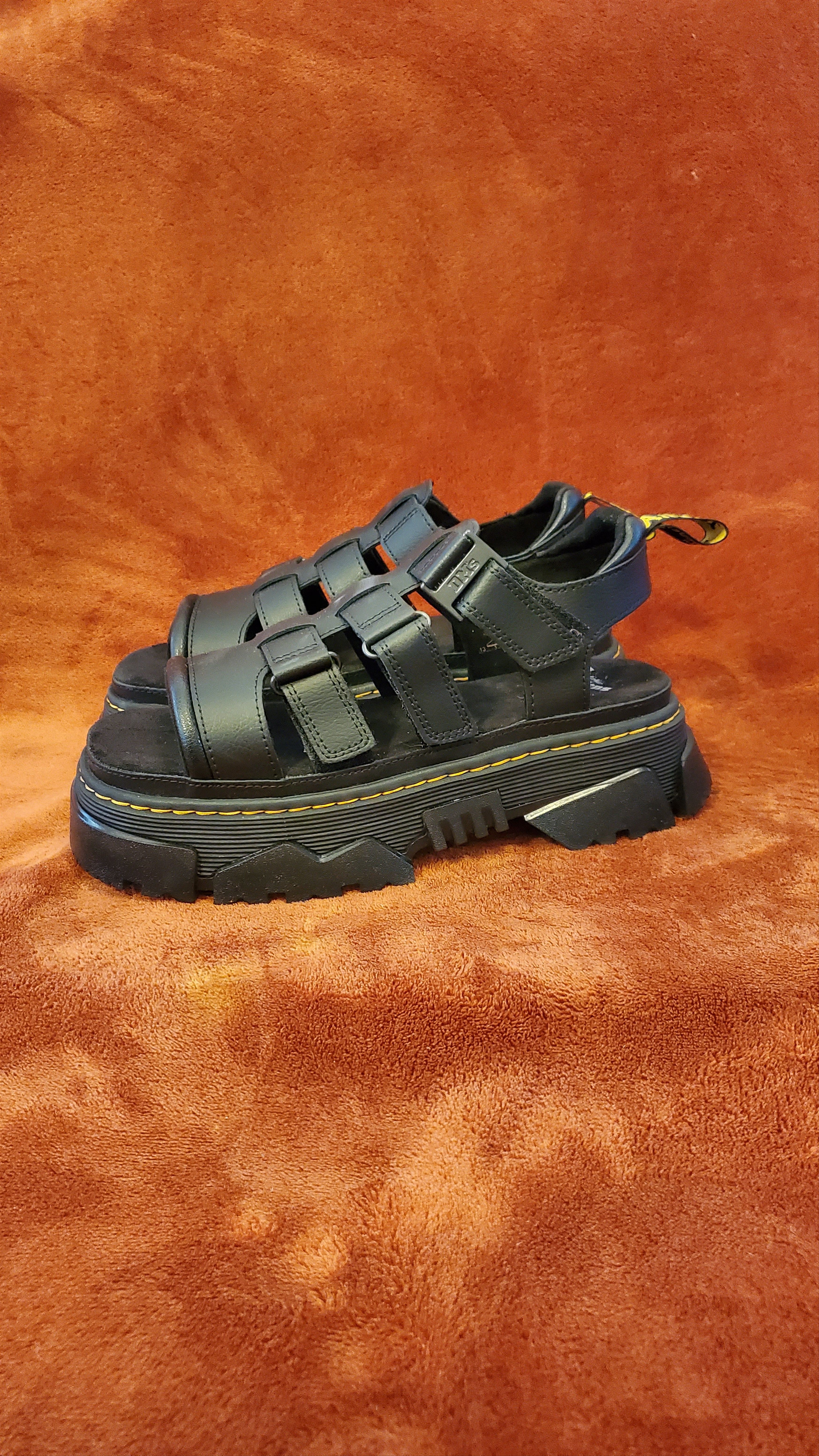 Dr. Martens DR MARTENS BLACK LEATHER PLATFORM FISHERMAN SANDALS Size US 8 / IT 38 - 3 Thumbnail