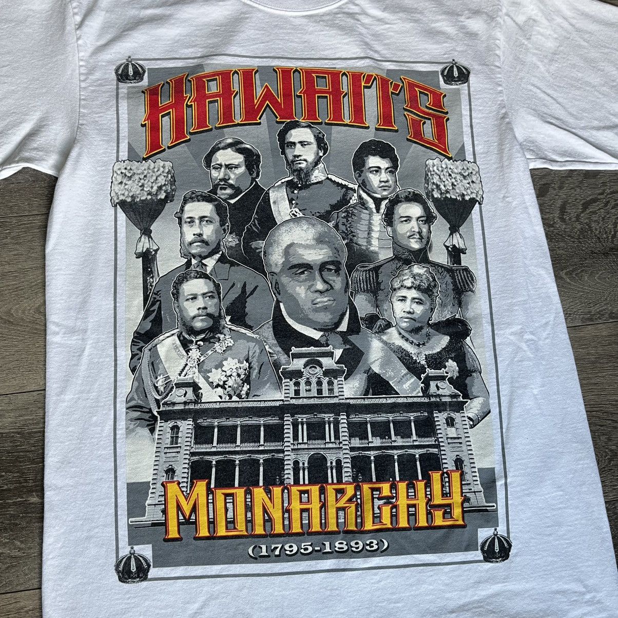 Vintage Vintage Y2K Hawaii’s Monarchy Rap Big Graphic Logo Tee Shirt Size US M / EU 48-50 / 2 - 3 Thumbnail