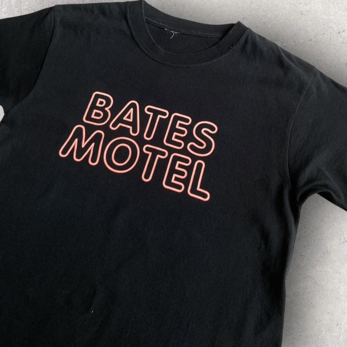 Undercover Vintage AW99-00 Ambivalence “Bate Motel” T Shirt Size US S / EU 44-46 / 1 - 1 Thumbnail