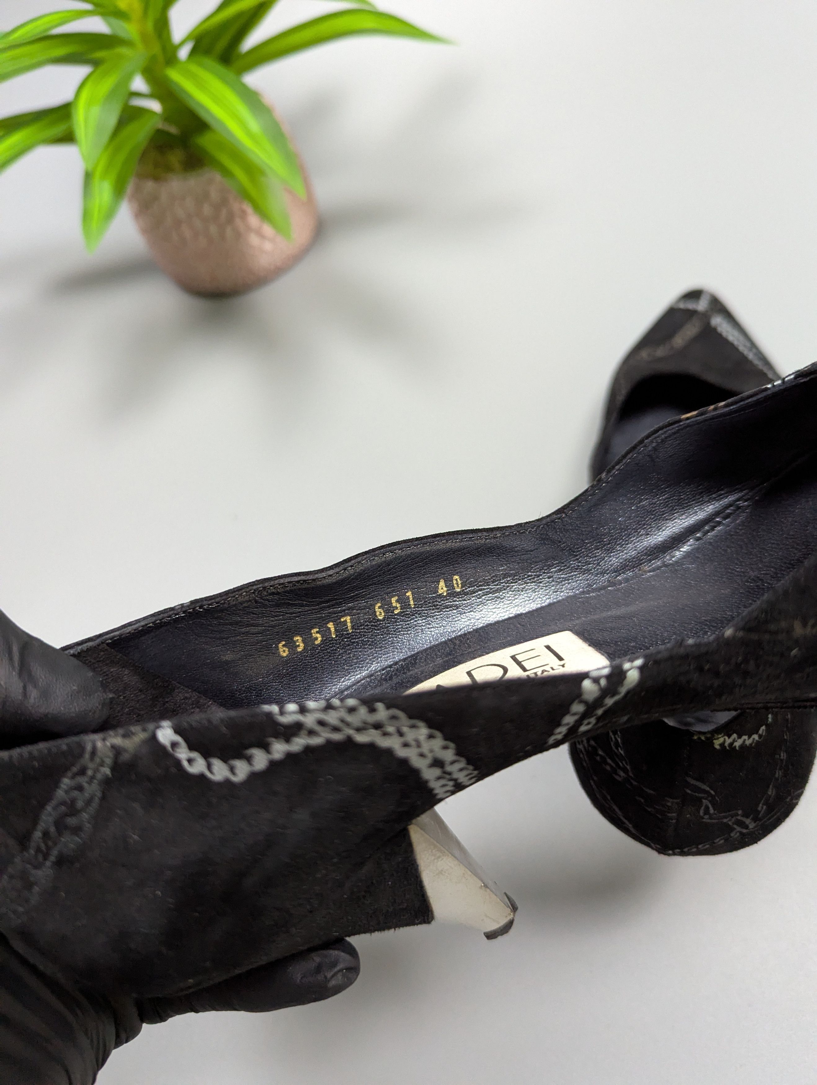 Casadei Casadei Vintage Black Suede Pumps Chain Pattern Metal Heel Size US 9 / IT 39 - 9 Thumbnail